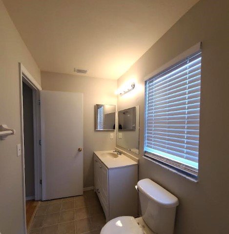 4 Bed/ 2.5 Bath Pond View Home In Tampa property image