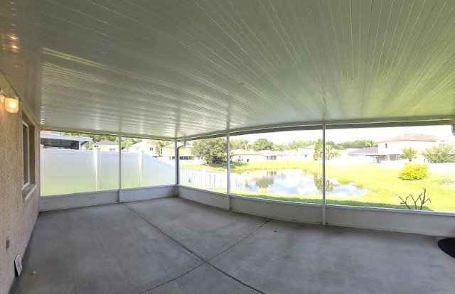 4 Bed/ 2.5 Bath Pond View Home In Tampa property image