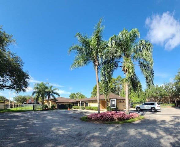 4 Bed/ 2.5 Bath Pond View Home In Tampa property image