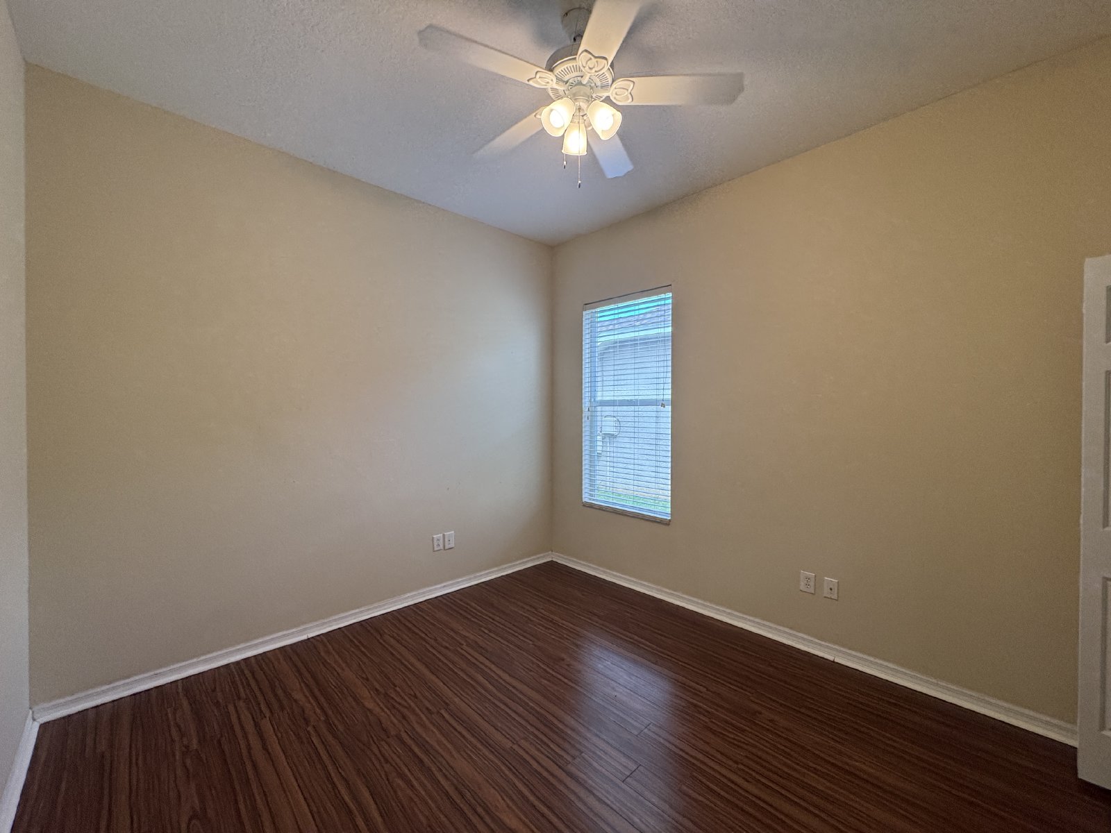 Beautiful 4Bed 3Bath, Office, And Loft  Pool Home In Gated Community property image