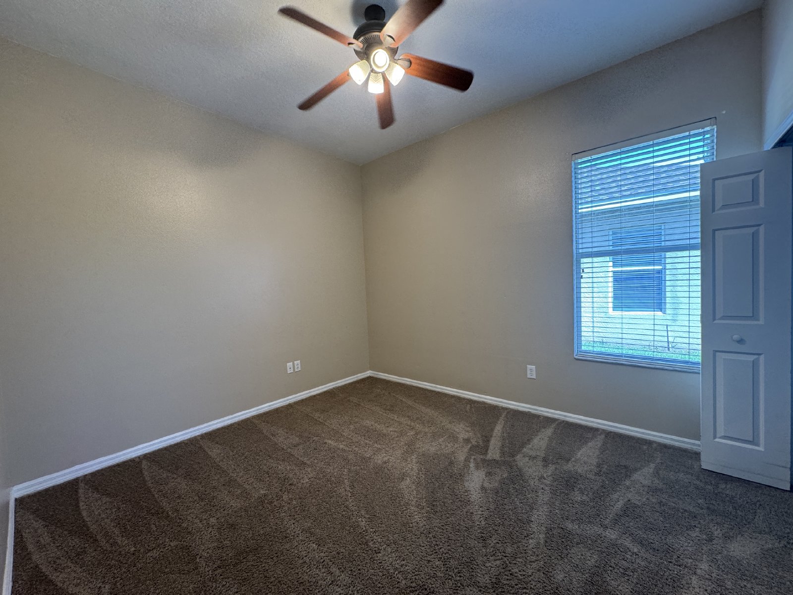 Beautiful 4Bed 3Bath, Office, And Loft  Pool Home In Gated Community property image