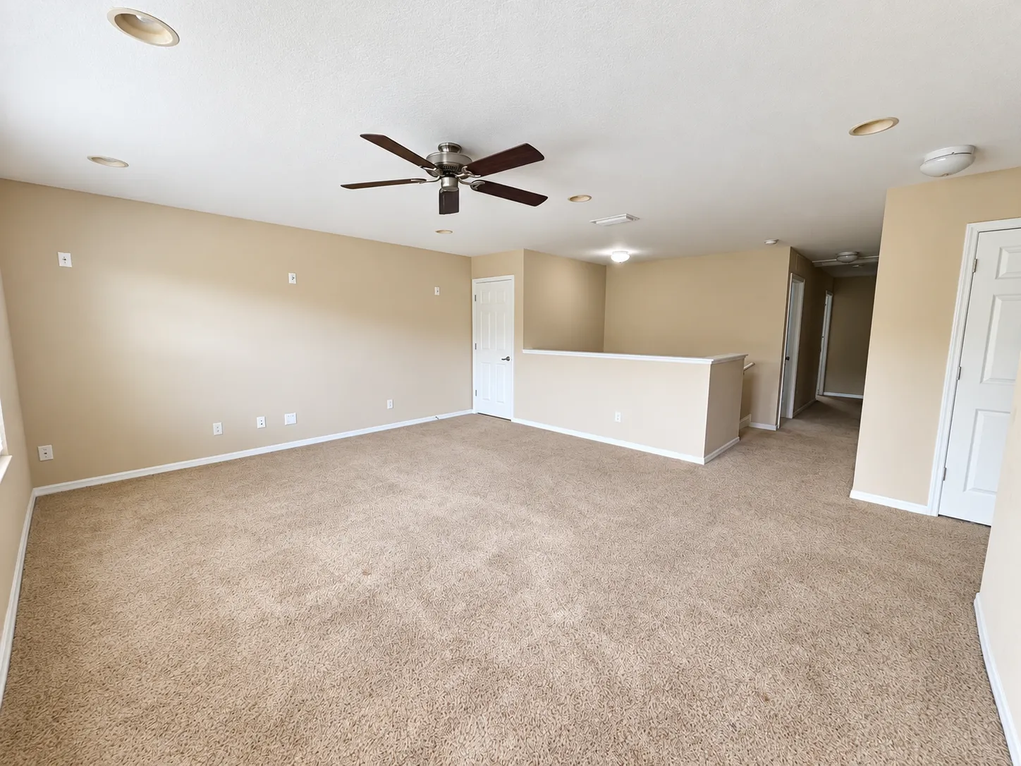 Beautiful 5-Bedroom Home with a Fully Fenced Yard in Land O? Lakes property image