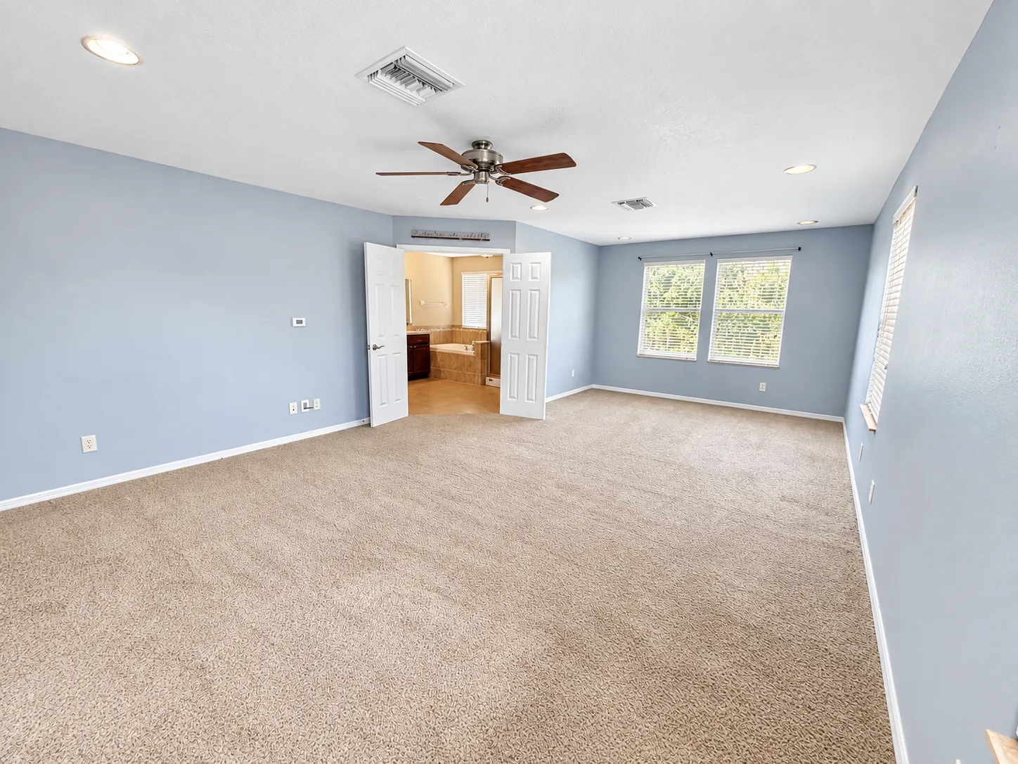 Beautiful 5-Bedroom Home with a Fully Fenced Yard in Land O? Lakes property image