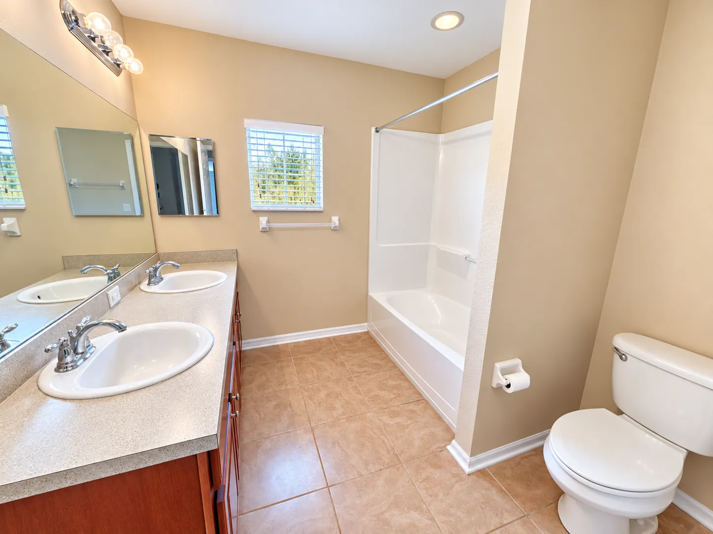 Beautiful 5-Bedroom Home with a Fully Fenced Yard in Land O? Lakes property image