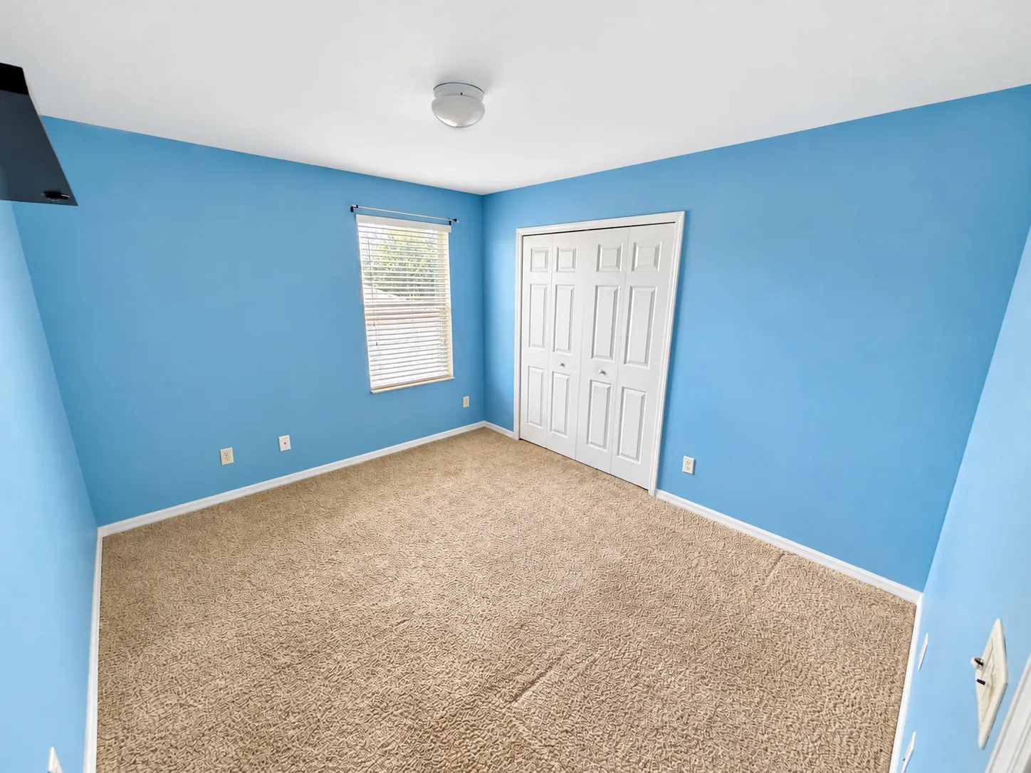 Beautiful 5-Bedroom Home with a Fully Fenced Yard in Land O? Lakes property image