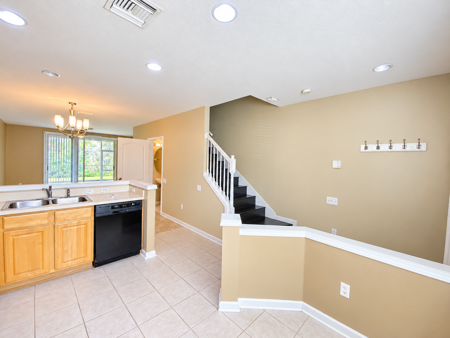 2/2.5 Rental Townhome In Gated Valhalla property image