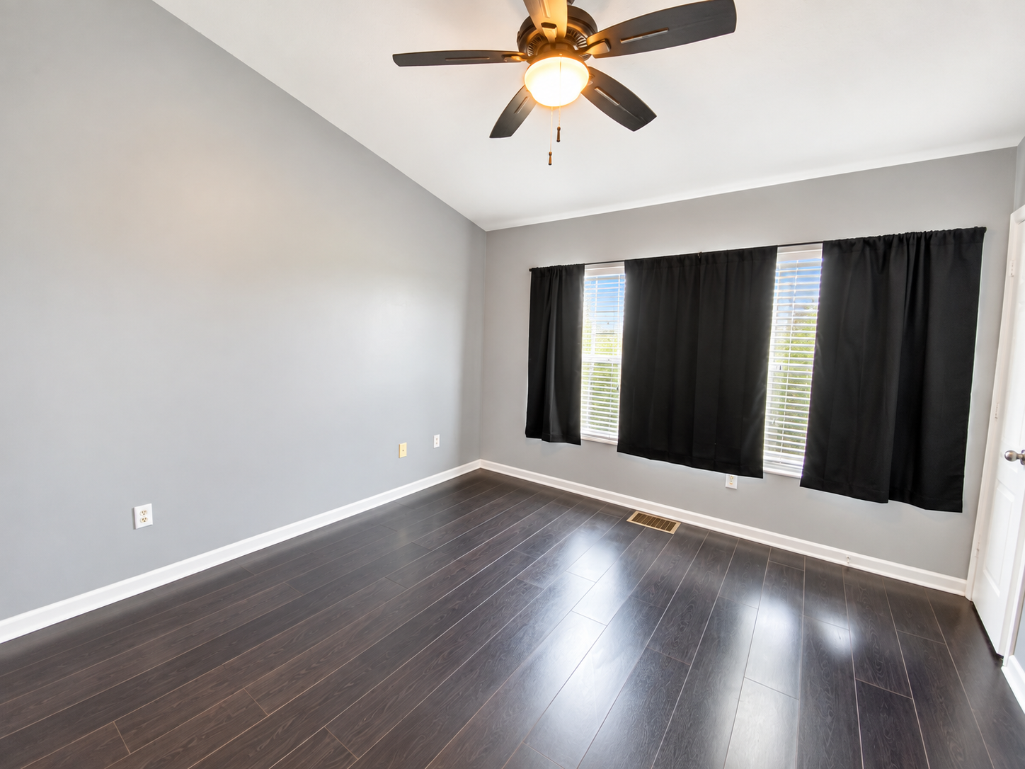 2/2.5 Rental Townhome In Gated Valhalla property image