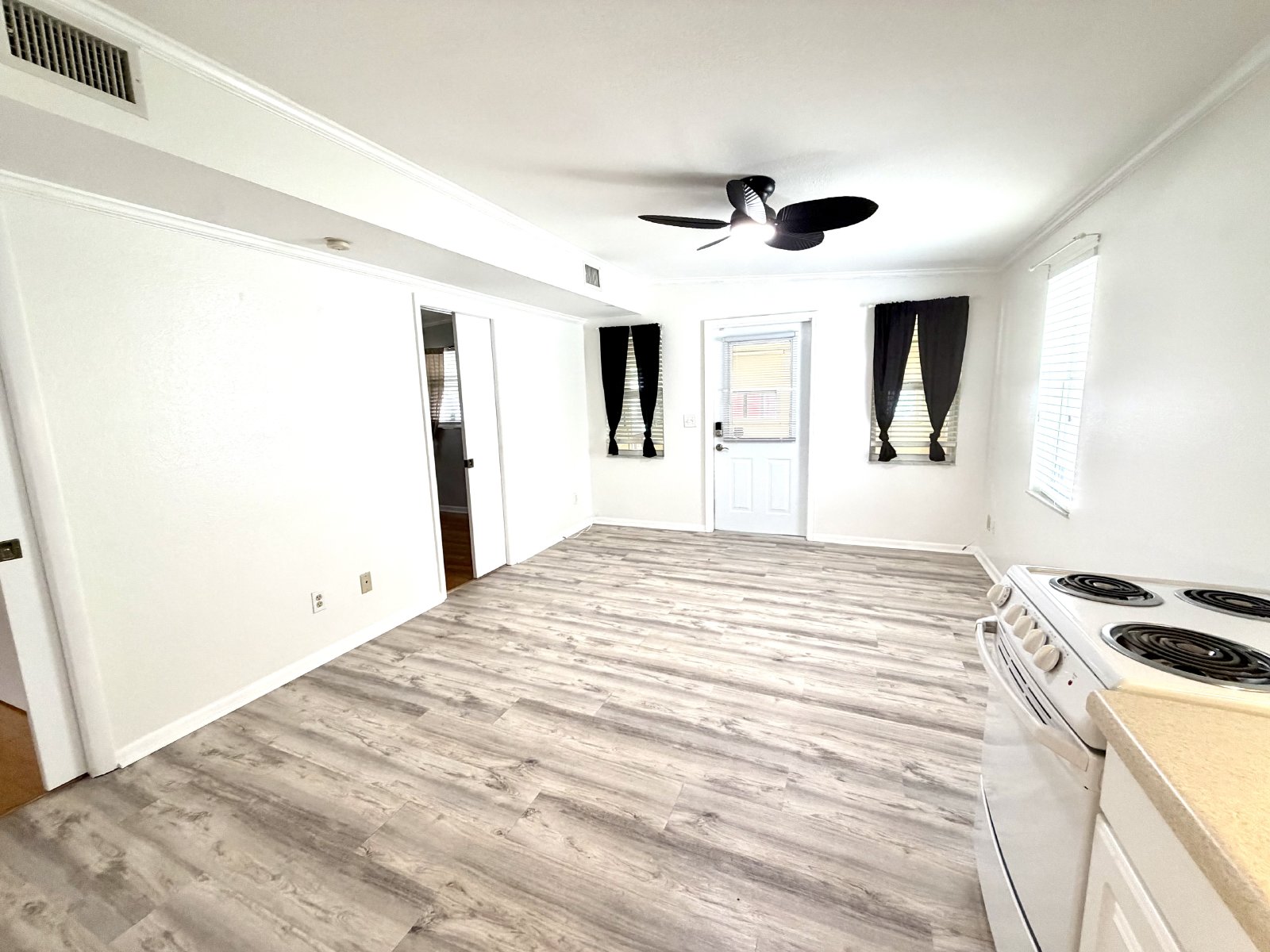 Two bedroom home for rent in North St Petersburg property image