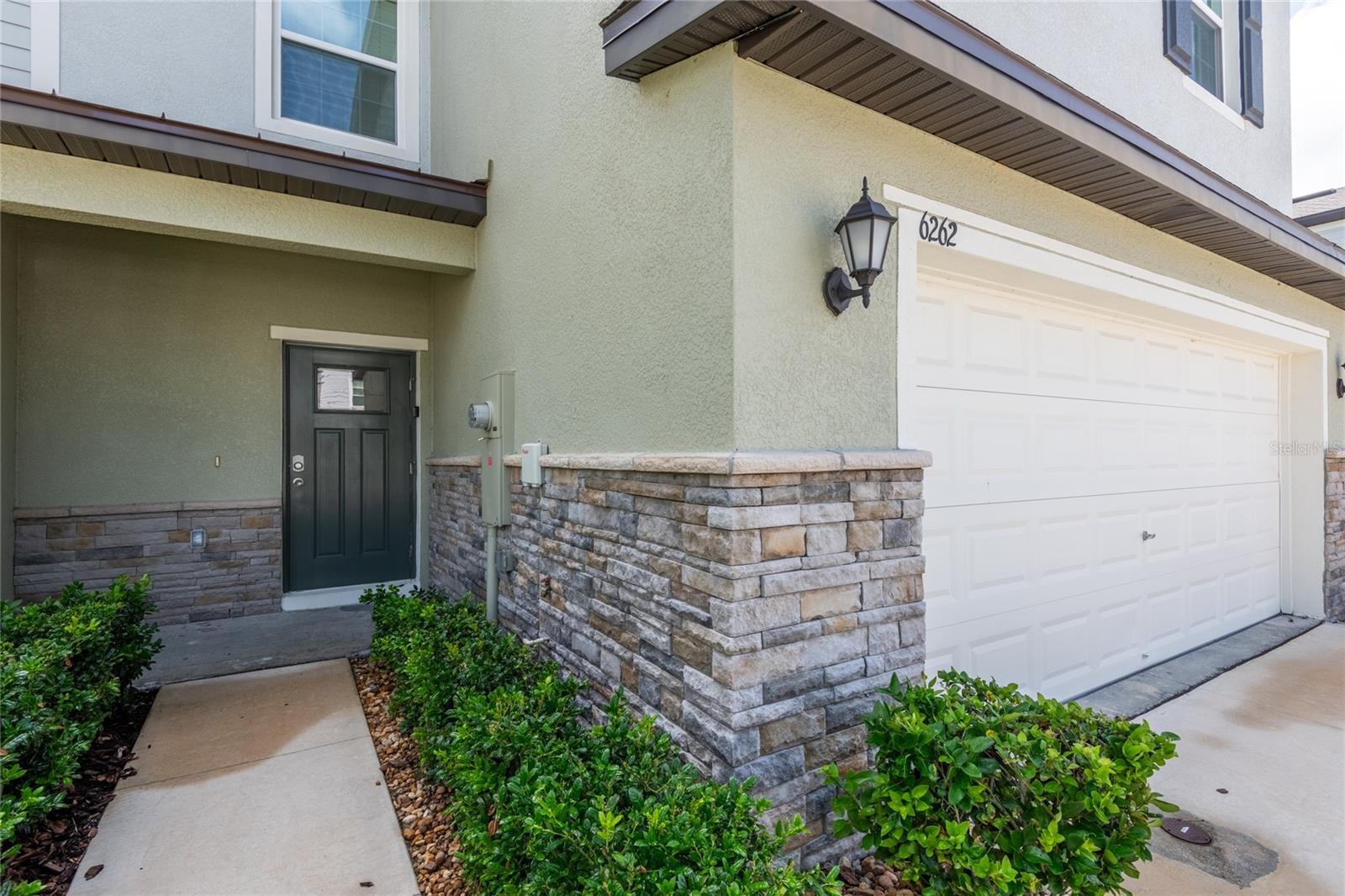 beautifully maintained 4-bedroom, 3-bathroom townhome in Land O Lakes! property image