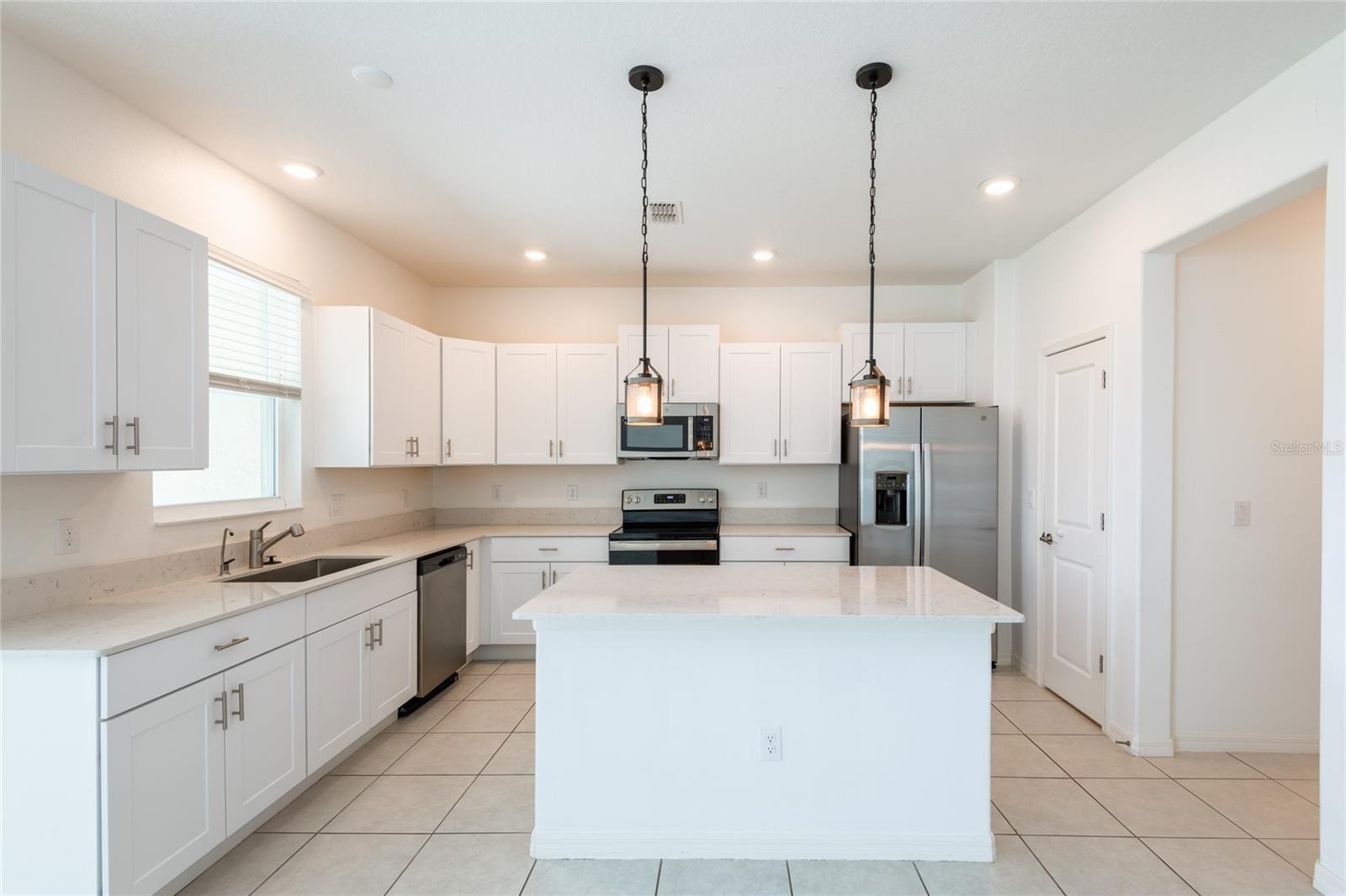beautifully maintained 4-bedroom, 3-bathroom townhome in Land O Lakes! property image