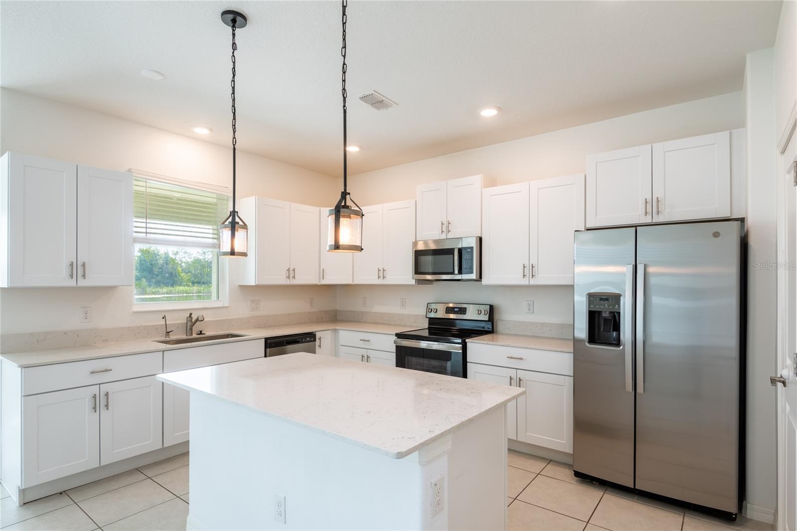 beautifully maintained 4-bedroom, 3-bathroom townhome in Land O Lakes! property image