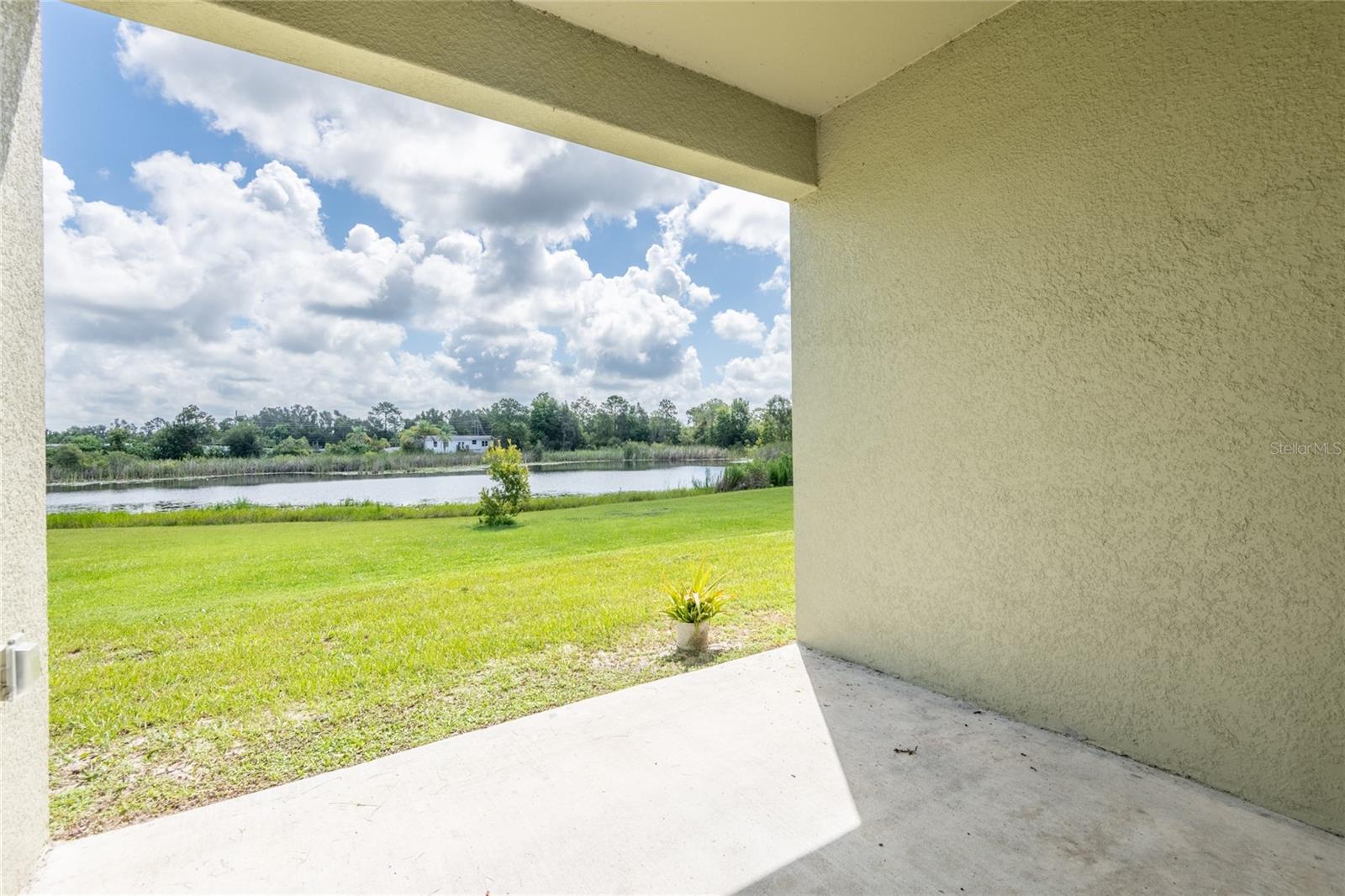 beautifully maintained 4-bedroom, 3-bathroom townhome in Land O Lakes! property image