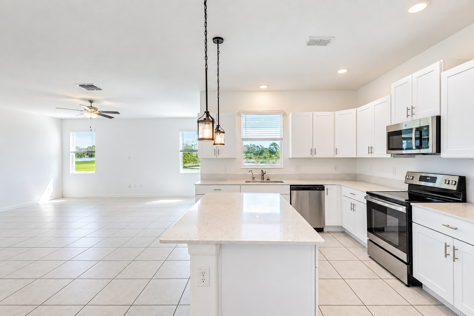 beautifully maintained 4-bedroom, 3-bathroom townhome in Land O Lakes! property image