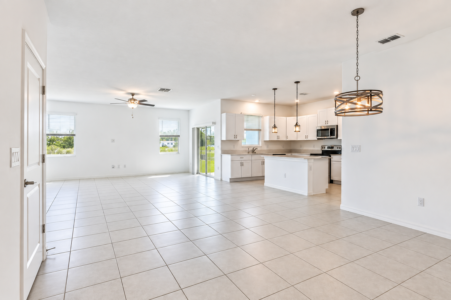 beautifully maintained 4-bedroom, 3-bathroom townhome in Land O Lakes! property image