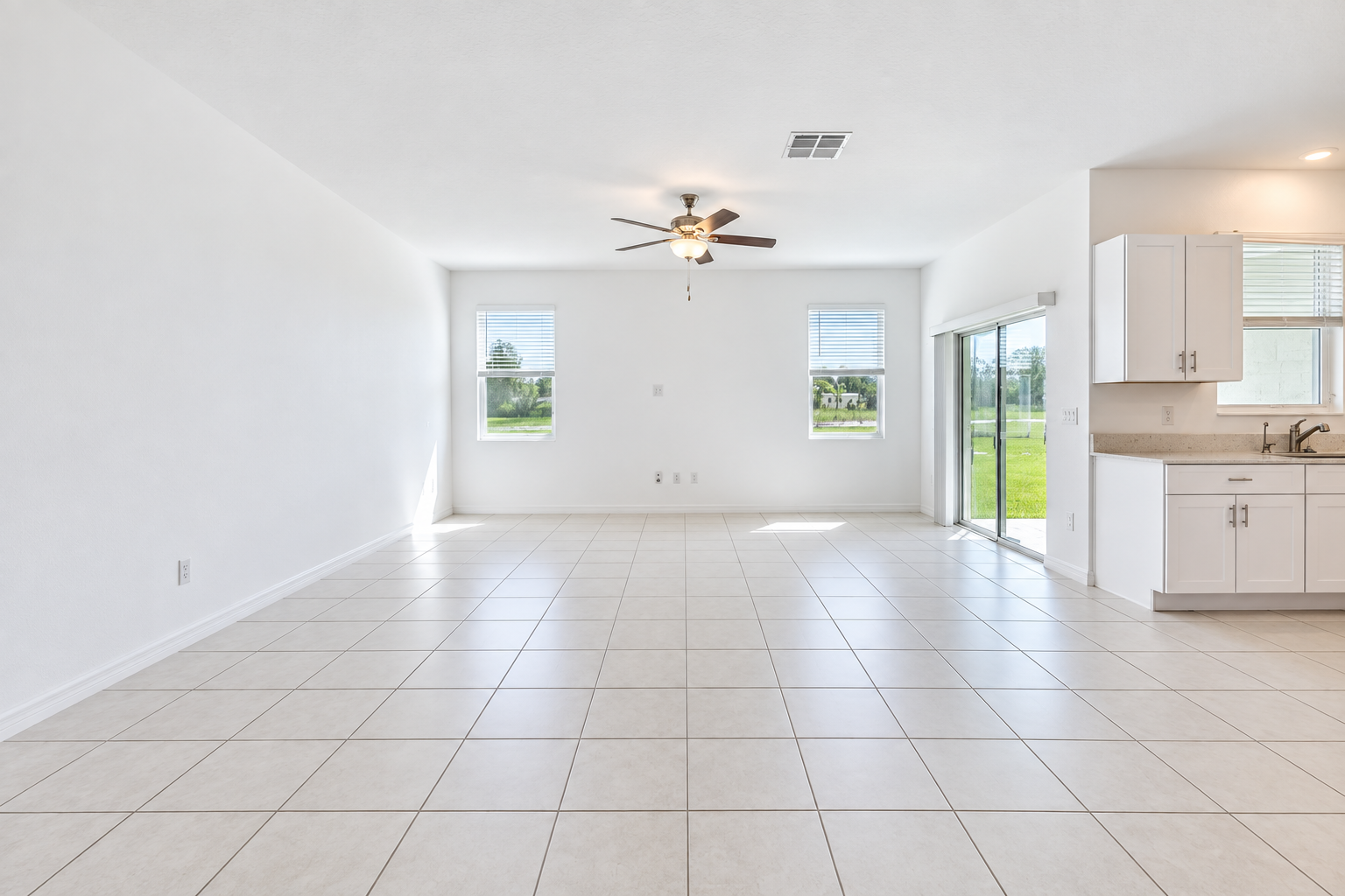 beautifully maintained 4-bedroom, 3-bathroom townhome in Land O Lakes! property image