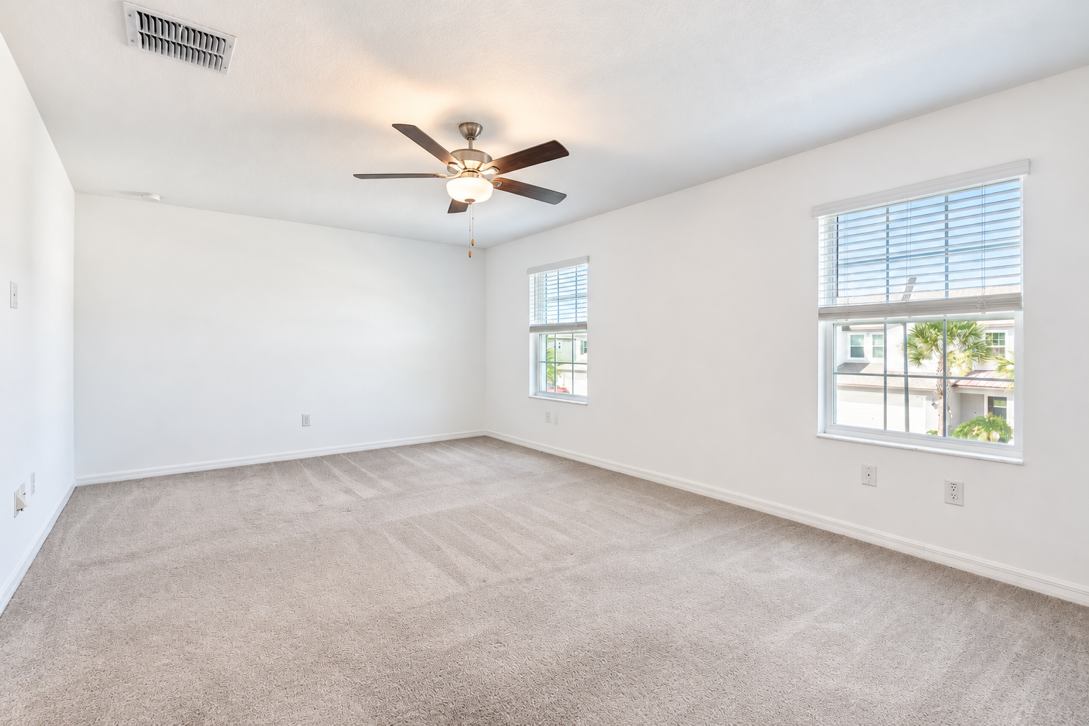 beautifully maintained 4-bedroom, 3-bathroom townhome in Land O Lakes! property image