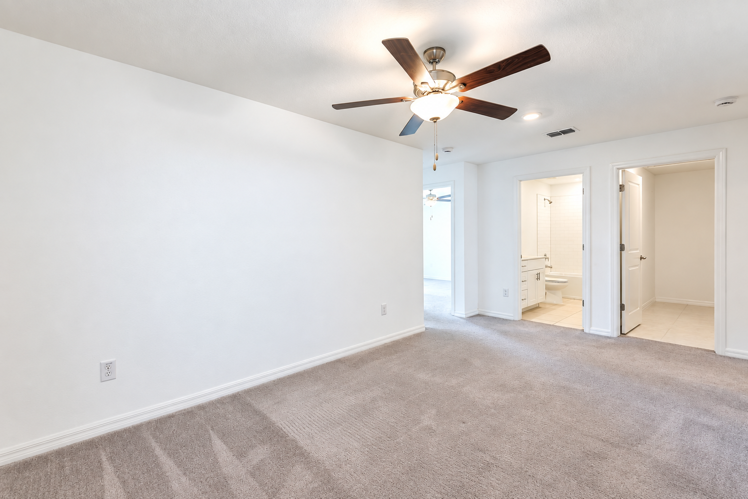 beautifully maintained 4-bedroom, 3-bathroom townhome in Land O Lakes! property image