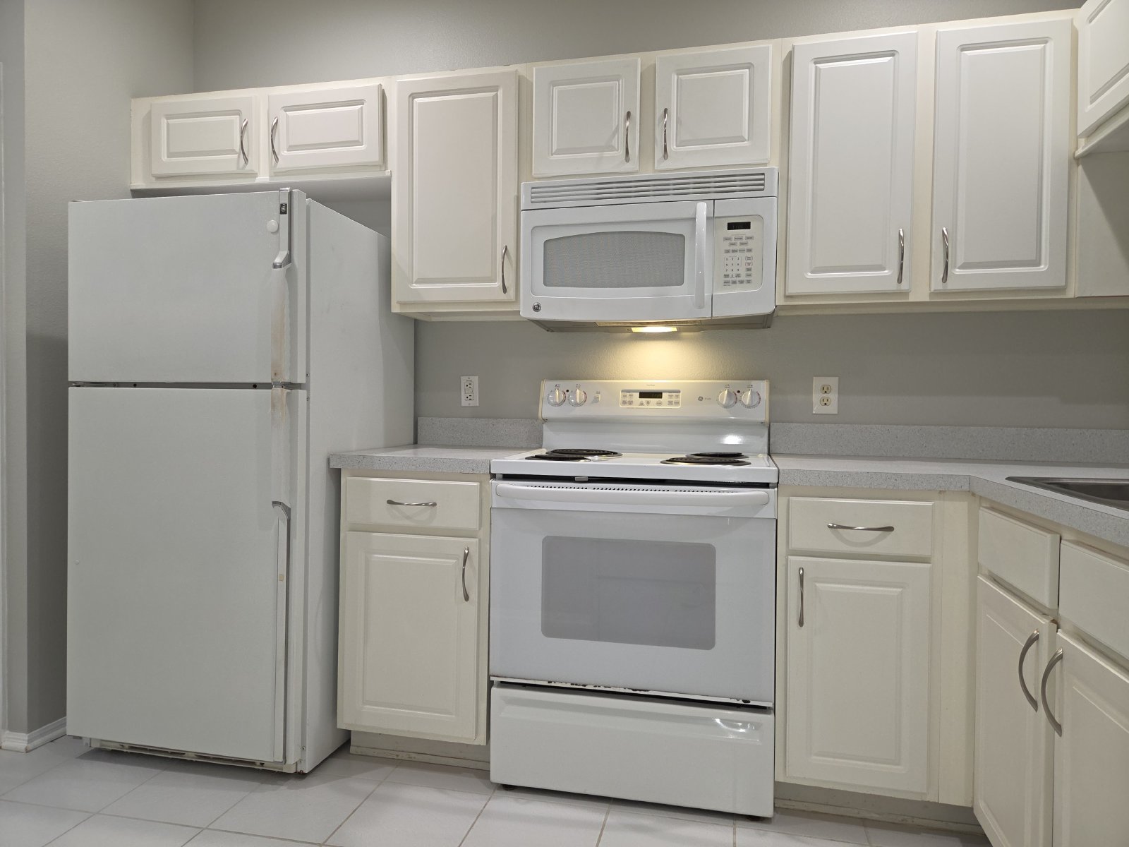 Immaculate 2 Bedroom 1.5 Bath Townhome In New Tampa! property image