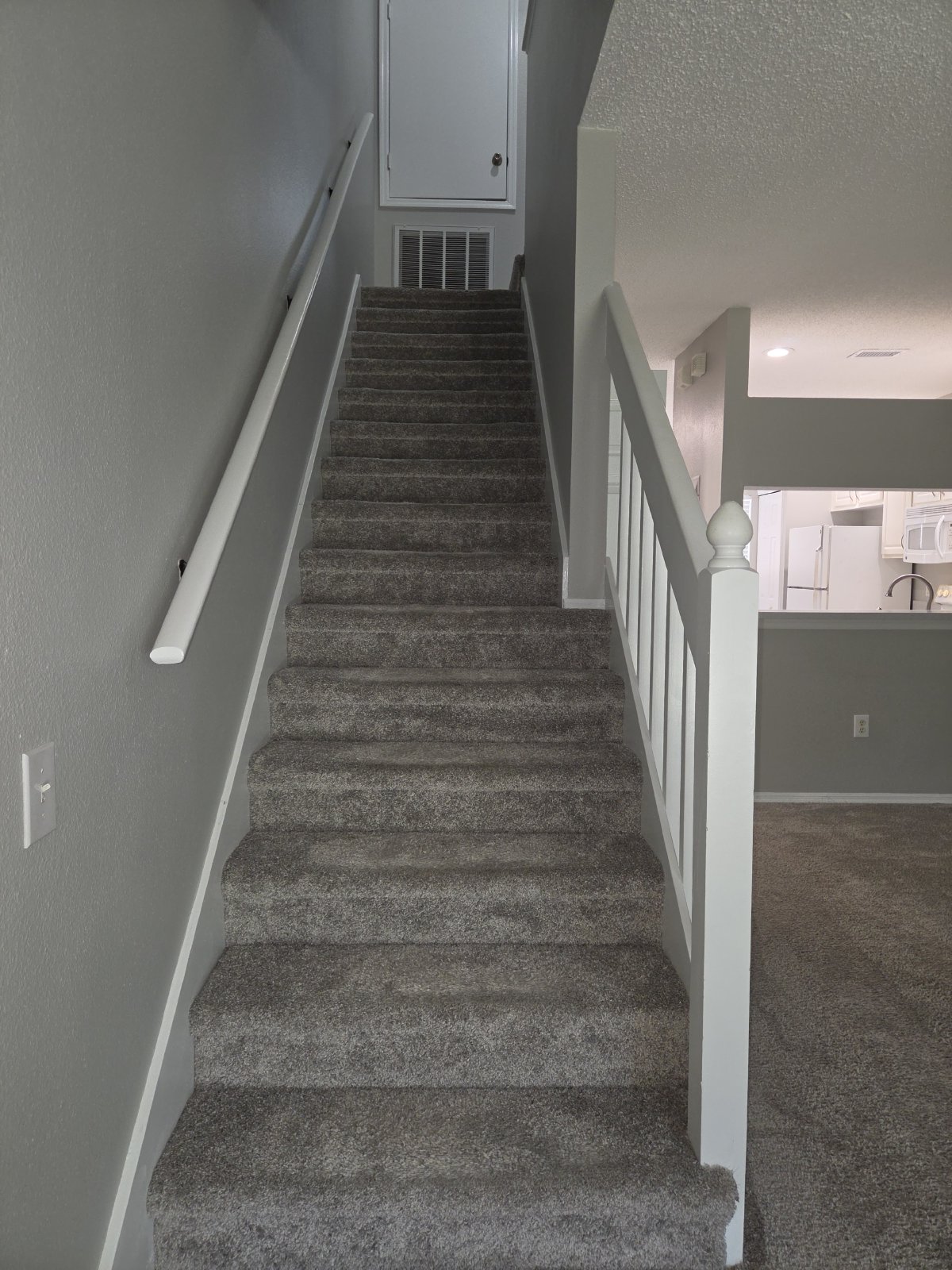 Immaculate 2 Bedroom 1.5 Bath Townhome In New Tampa! property image