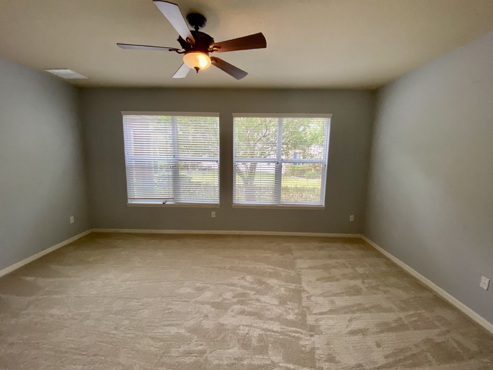 4 Bedroom 3 1/2 Bath 3 Car Garage Home In Buckingham At Tampa Palms property image