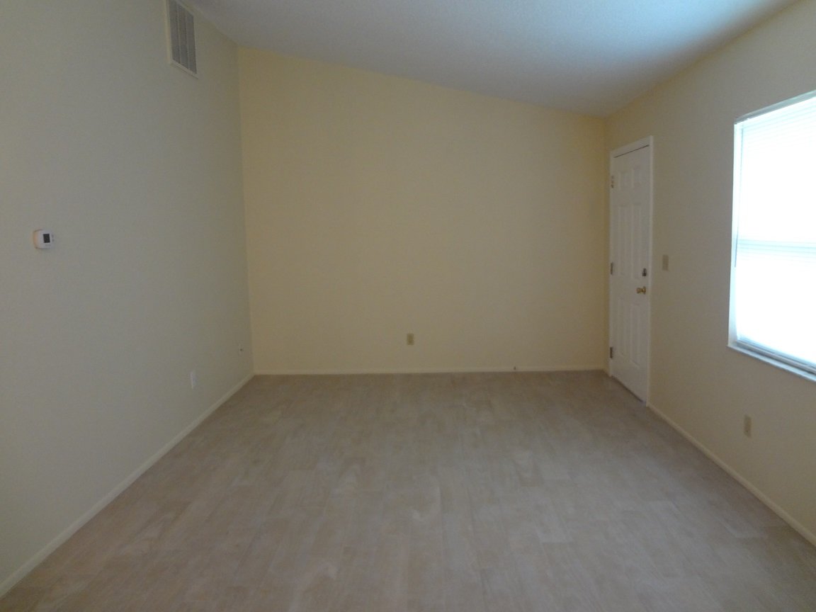 Well Maintained 2 Bedroom, 1 Bath! property image