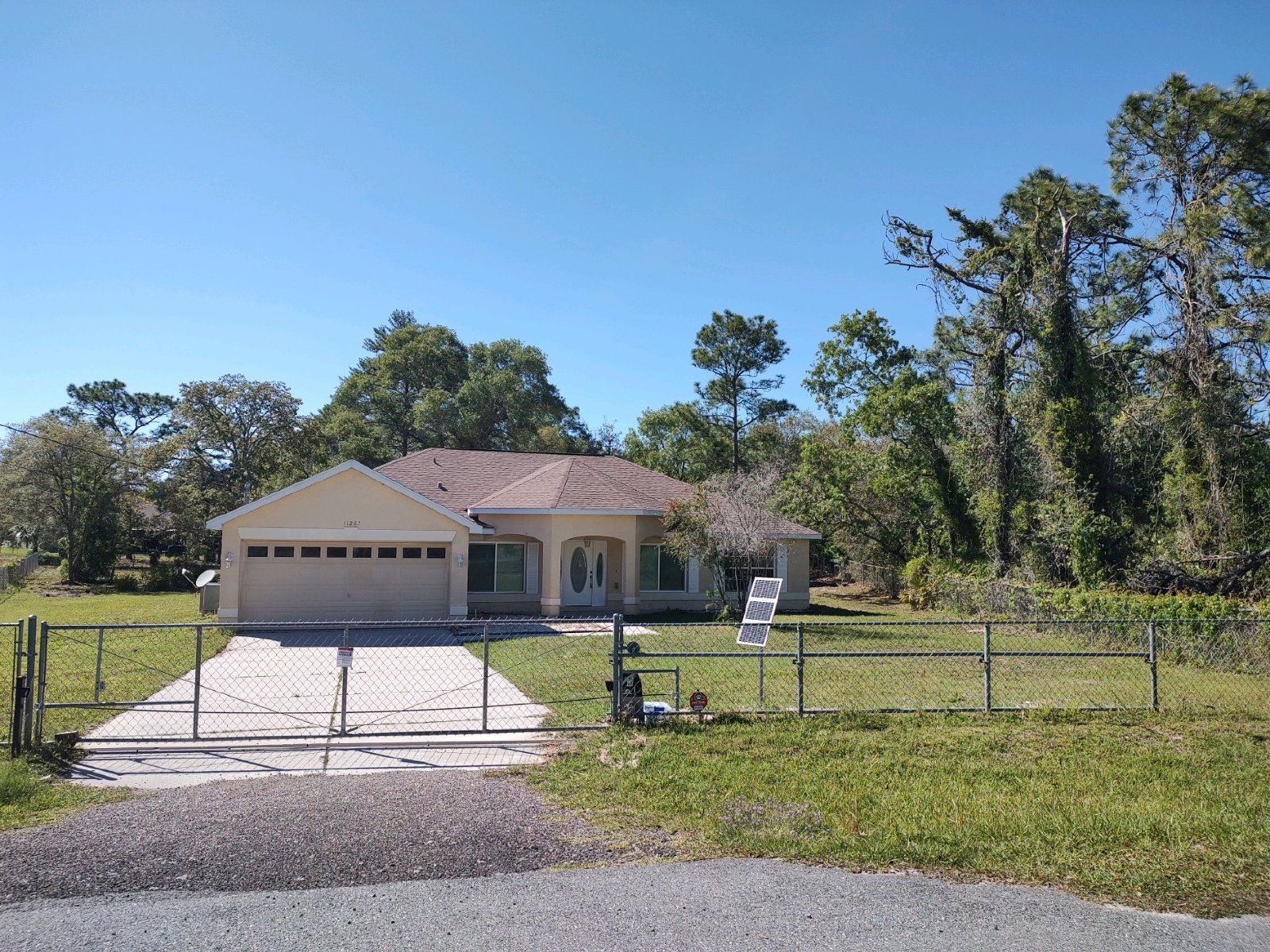 Beautiful 3 Bed 2 Bath Home On Large Fully Fenced Yard property image