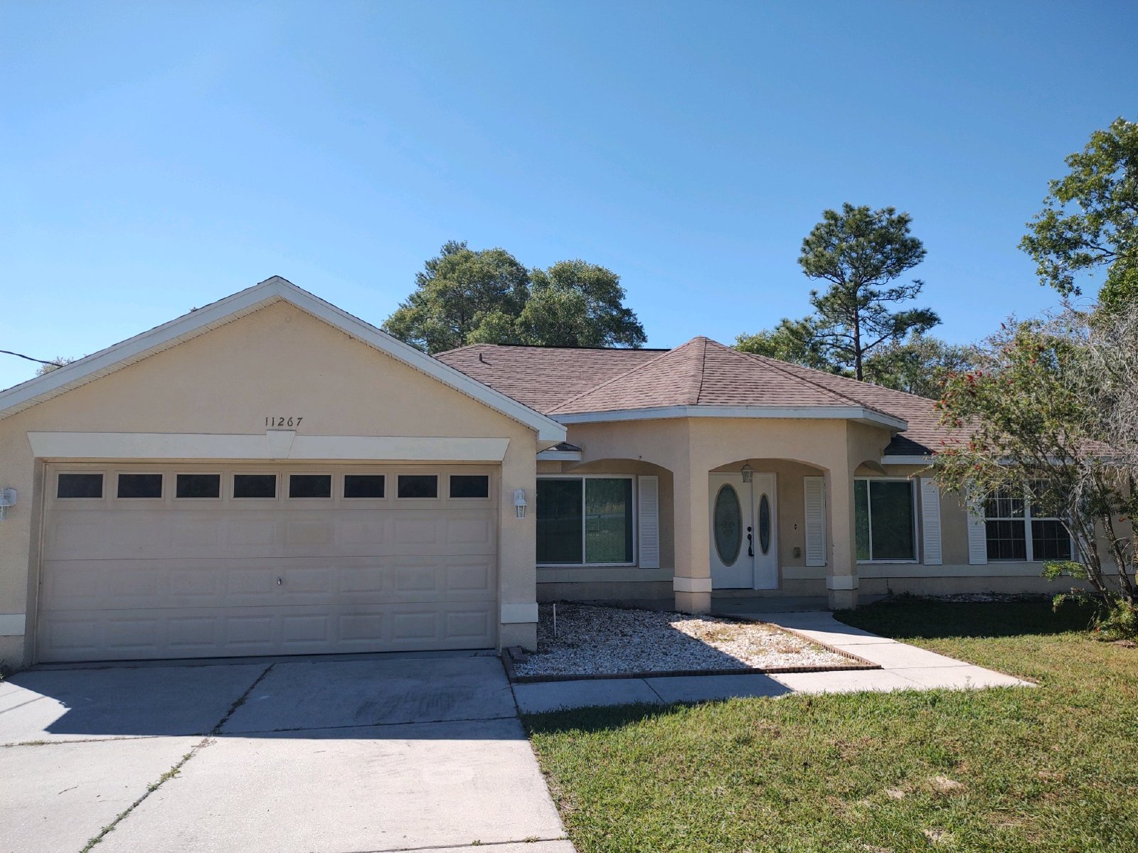 Beautiful 3 Bed 2 Bath Home On Large Fully Fenced Yard property image