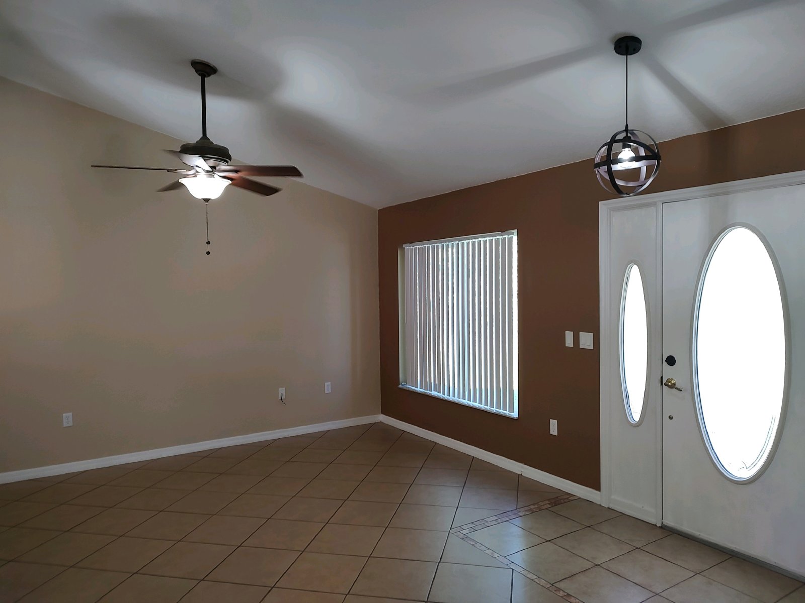 Beautiful 3 Bed 2 Bath Home On Large Fully Fenced Yard property image