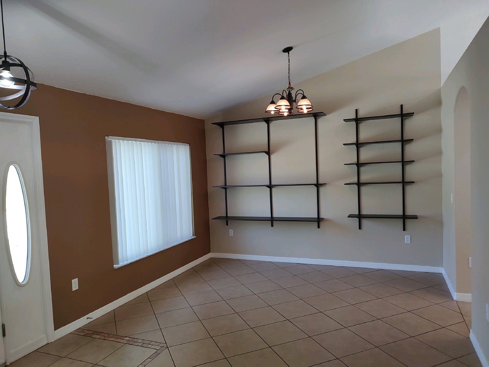 Beautiful 3 Bed 2 Bath Home On Large Fully Fenced Yard property image