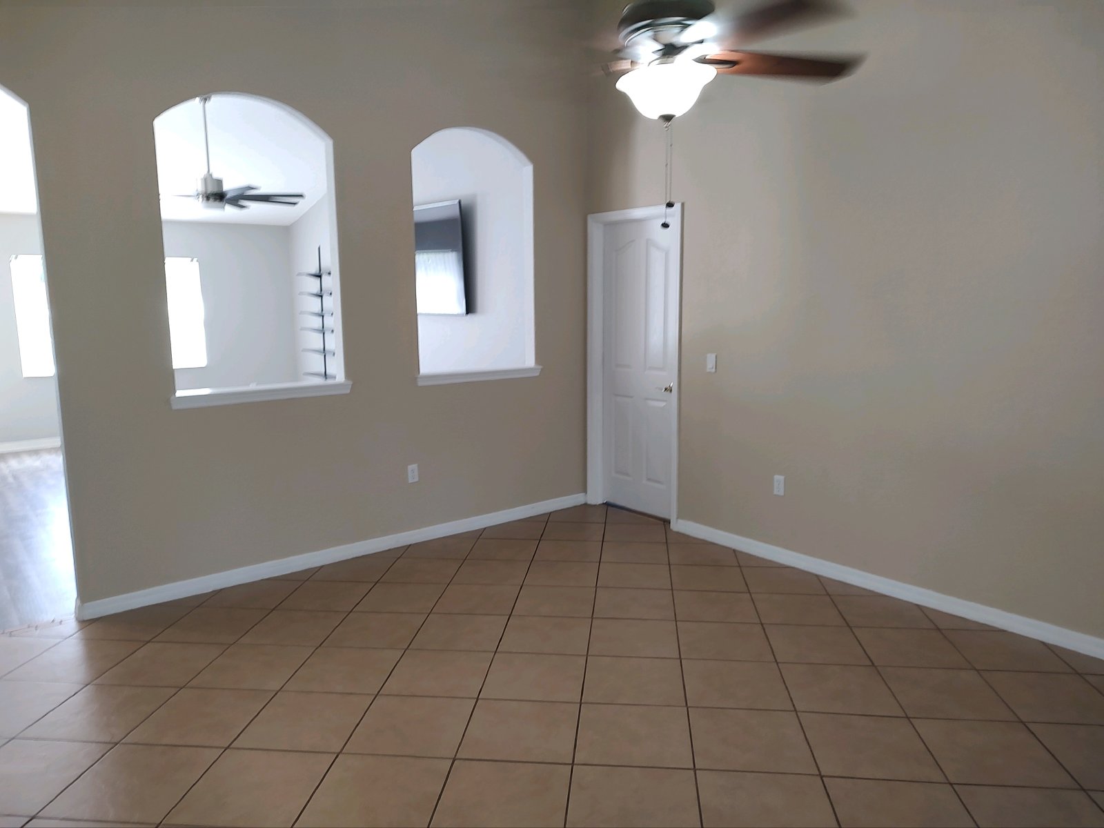 Beautiful 3 Bed 2 Bath Home On Large Fully Fenced Yard property image