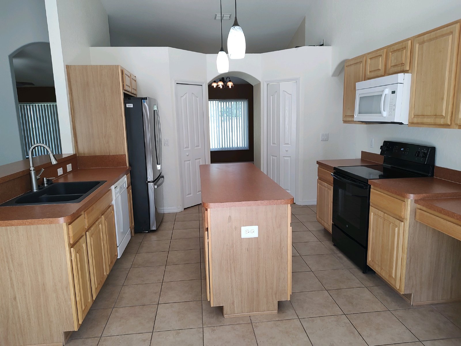 Beautiful 3 Bed 2 Bath Home On Large Fully Fenced Yard property image