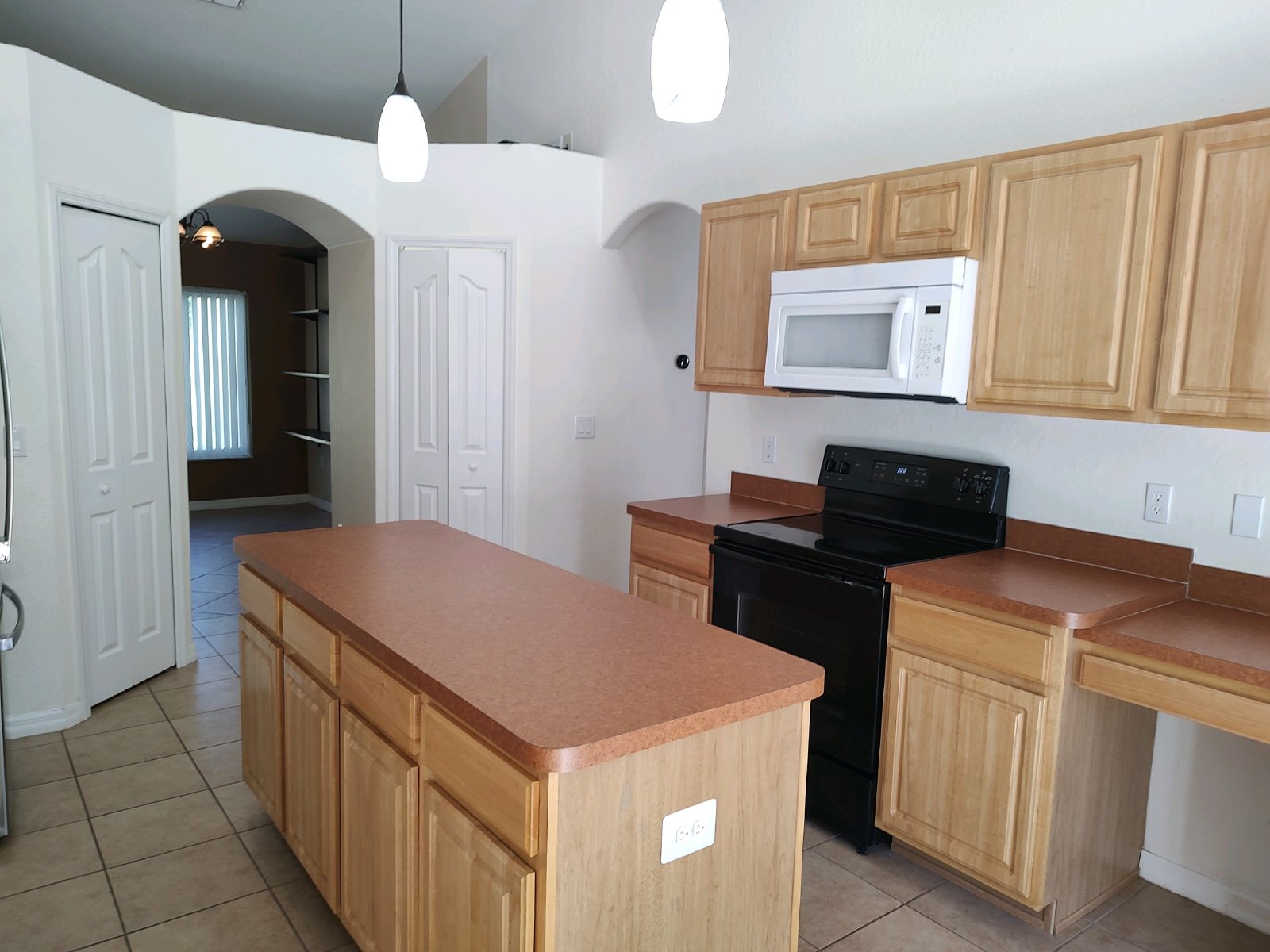 Beautiful 3 Bed 2 Bath Home On Large Fully Fenced Yard property image
