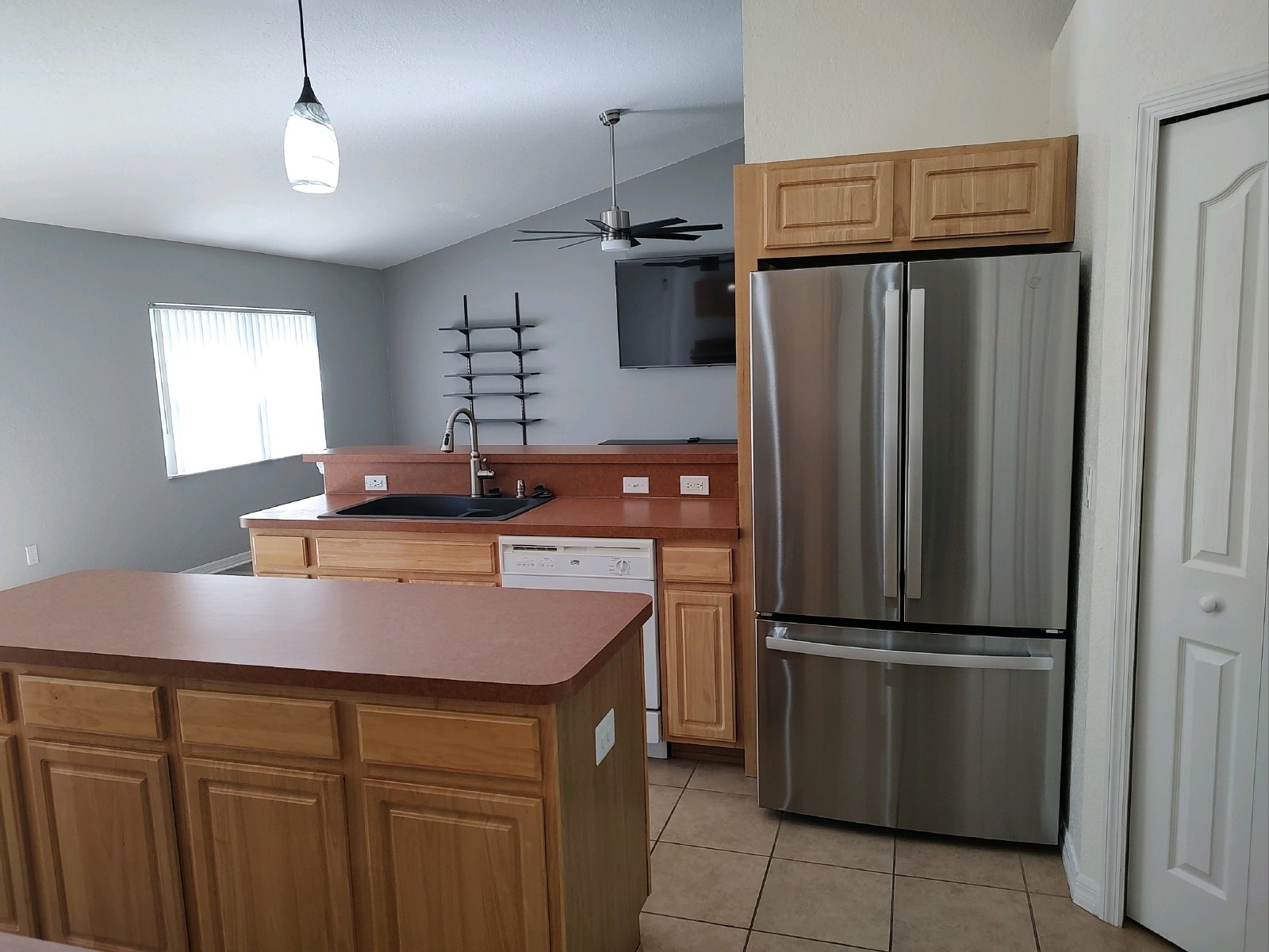 Beautiful 3 Bed 2 Bath Home On Large Fully Fenced Yard property image
