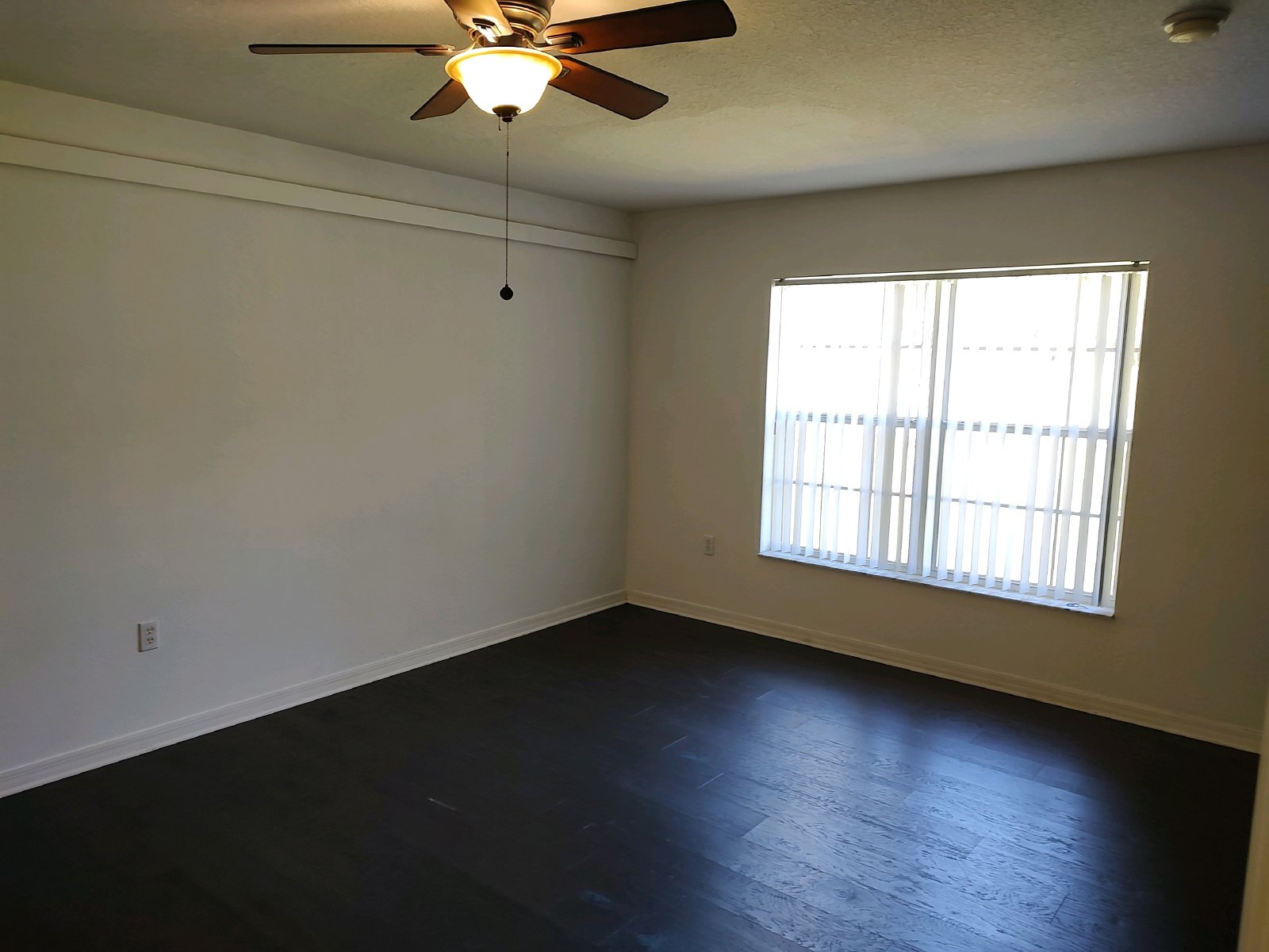 Beautiful 3 Bed 2 Bath Home On Large Fully Fenced Yard property image