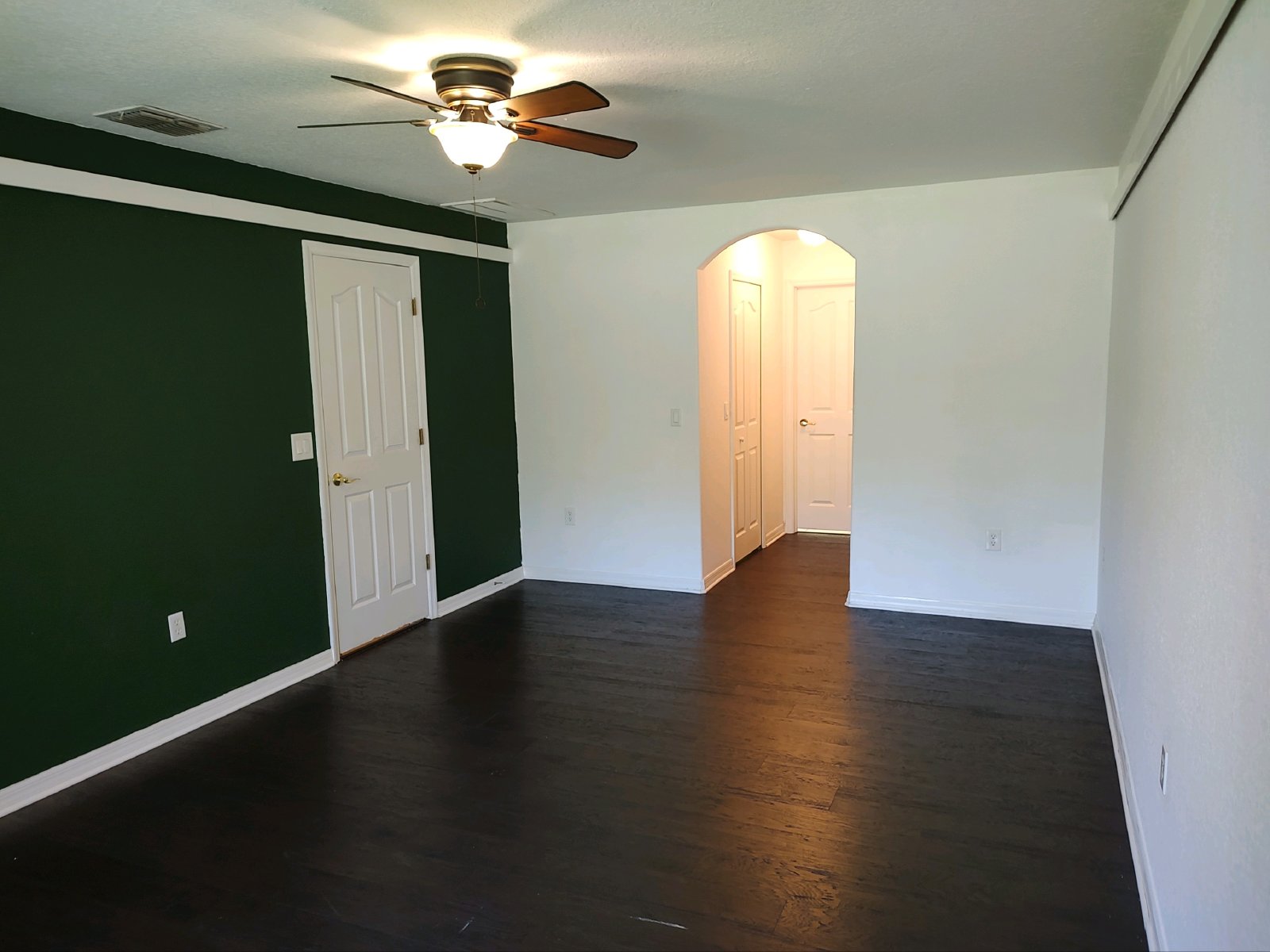 Beautiful 3 Bed 2 Bath Home On Large Fully Fenced Yard property image