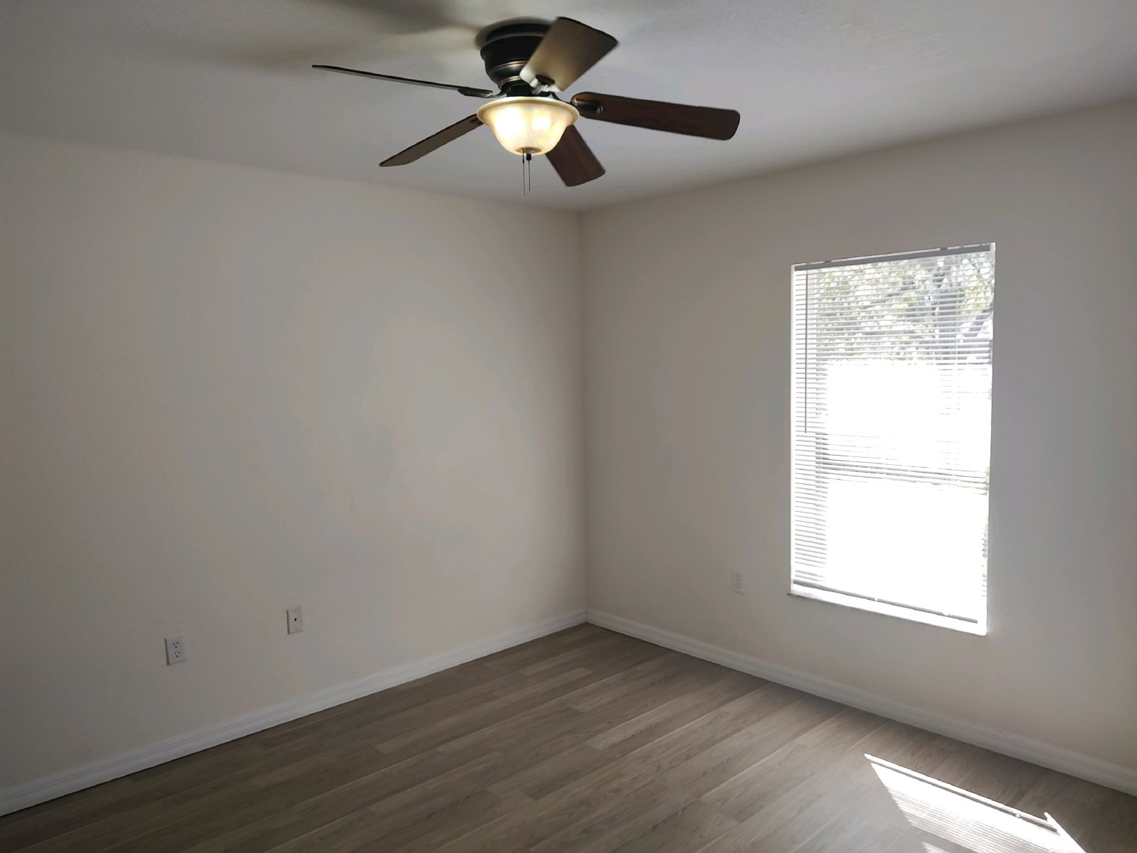 Beautiful 3 Bed 2 Bath Home On Large Fully Fenced Yard property image