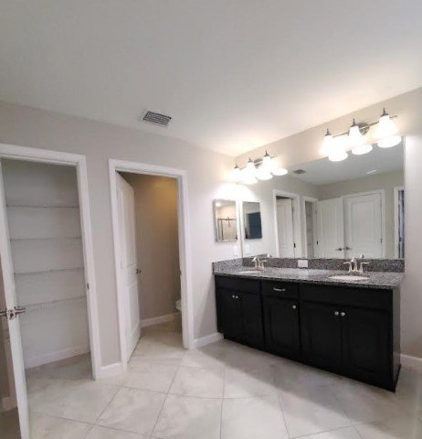 Four Bedroom/2.5 Bath In Union Park property image