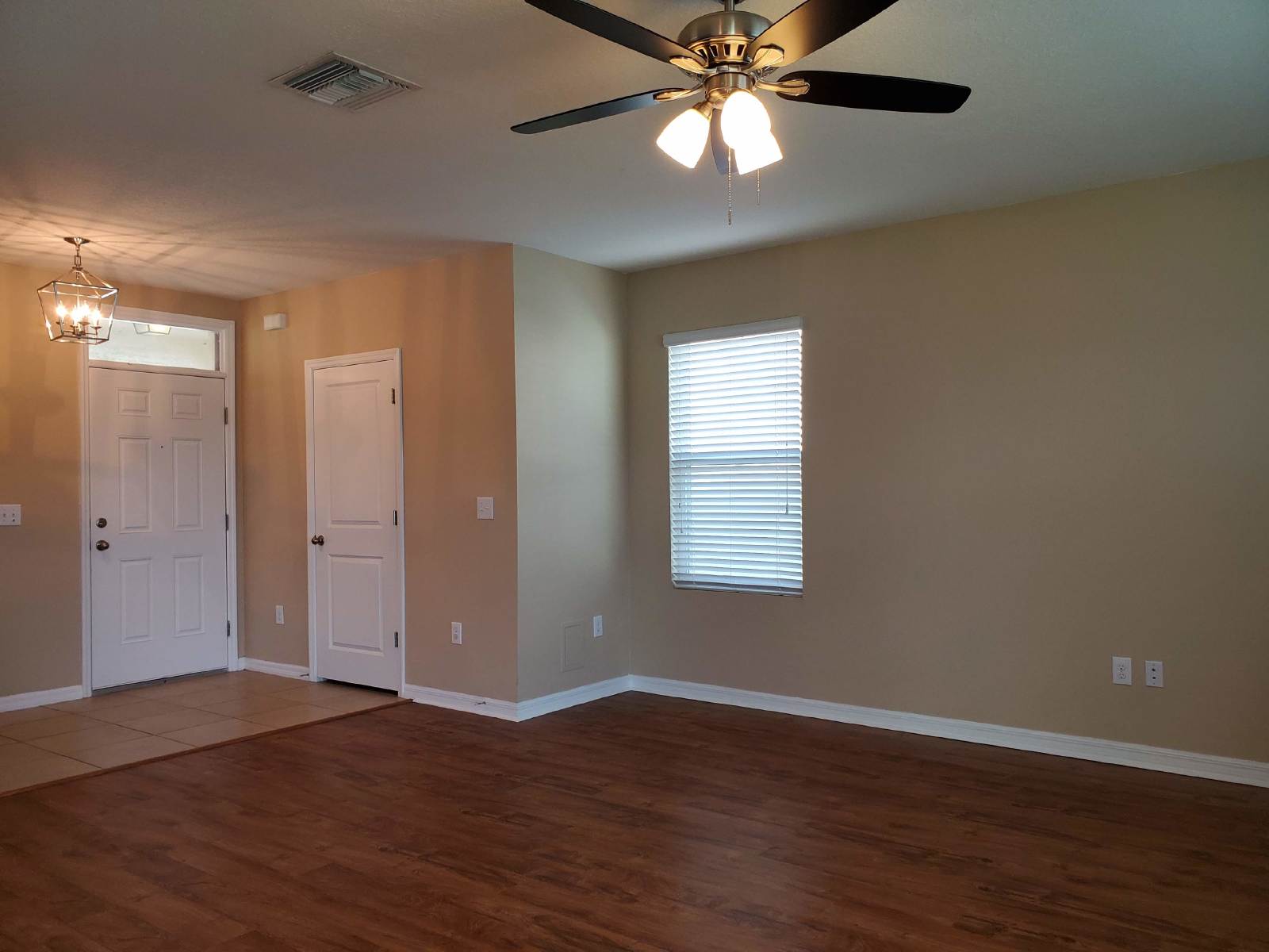 4 Bed, 2.5 Bath Home In EPPERSON Lagoon Community! property image