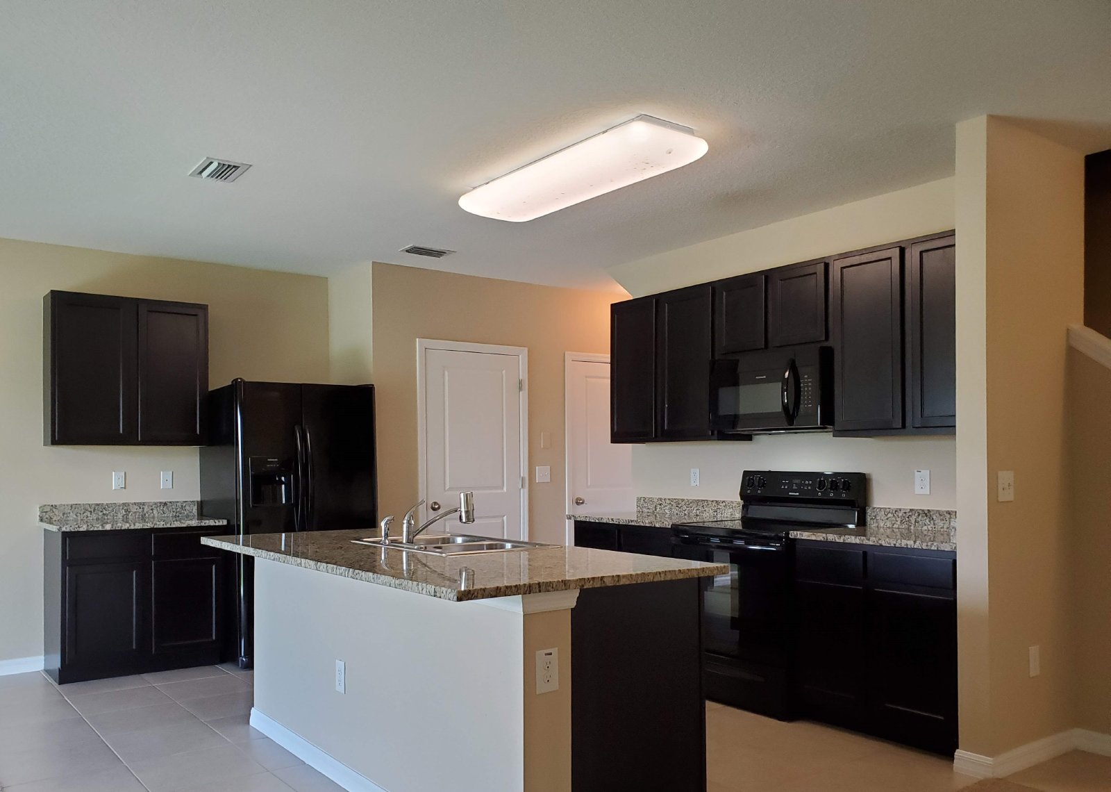 4 Bed, 2.5 Bath Home In EPPERSON Lagoon Community! property image