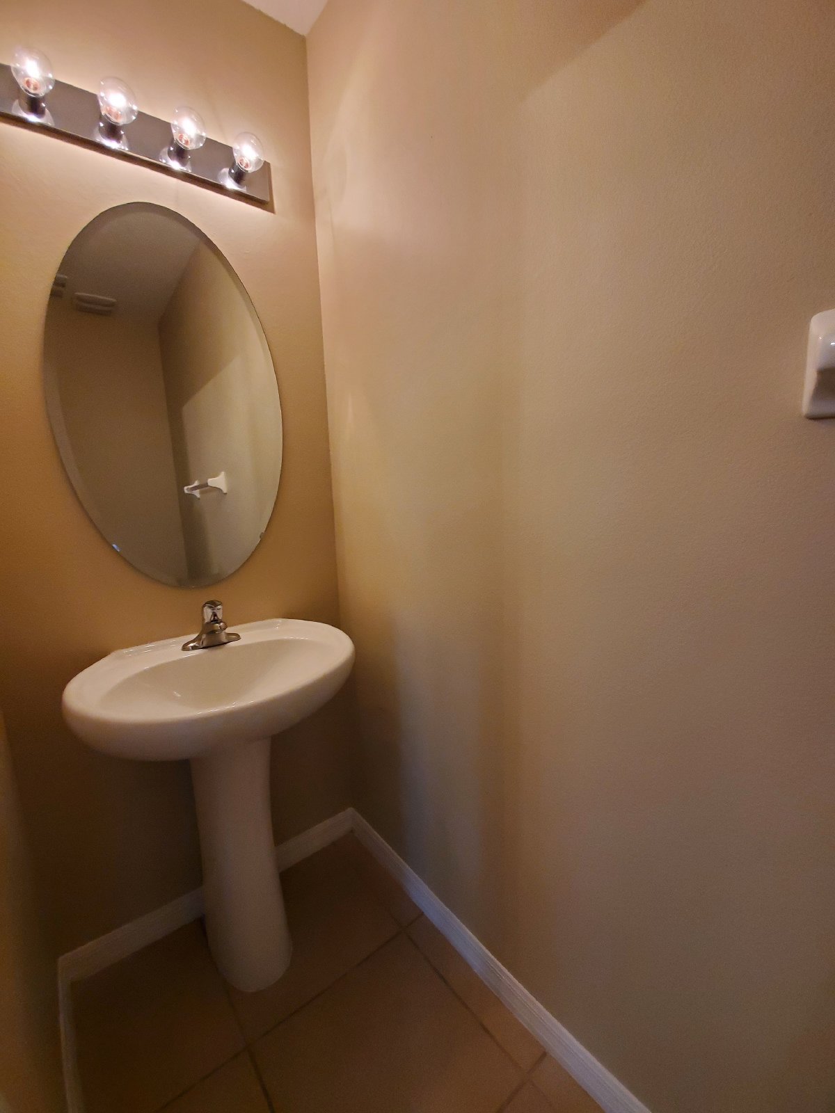 4 Bed, 2.5 Bath Home In EPPERSON Lagoon Community! property image