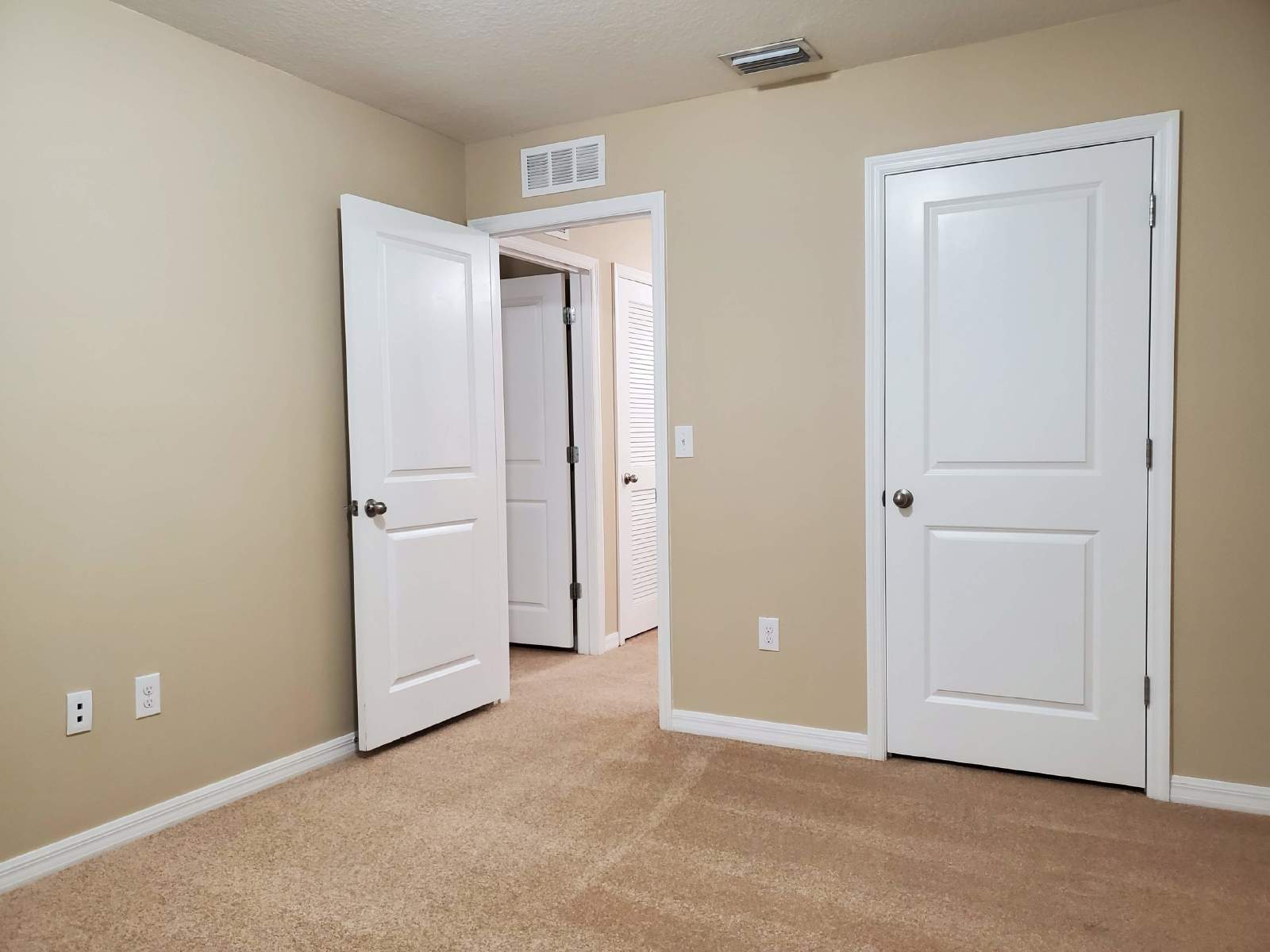 4 Bed, 2.5 Bath Home In EPPERSON Lagoon Community! property image