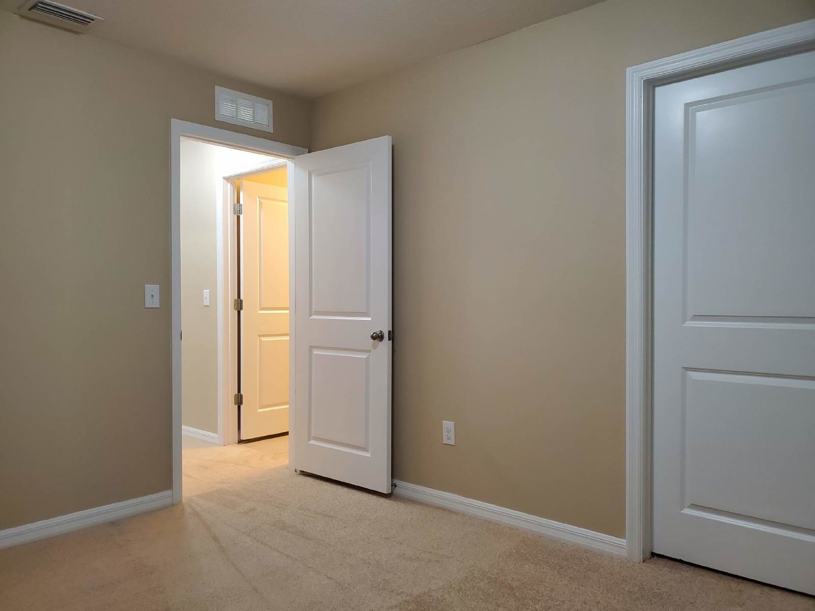 4 Bed, 2.5 Bath Home In EPPERSON Lagoon Community! property image