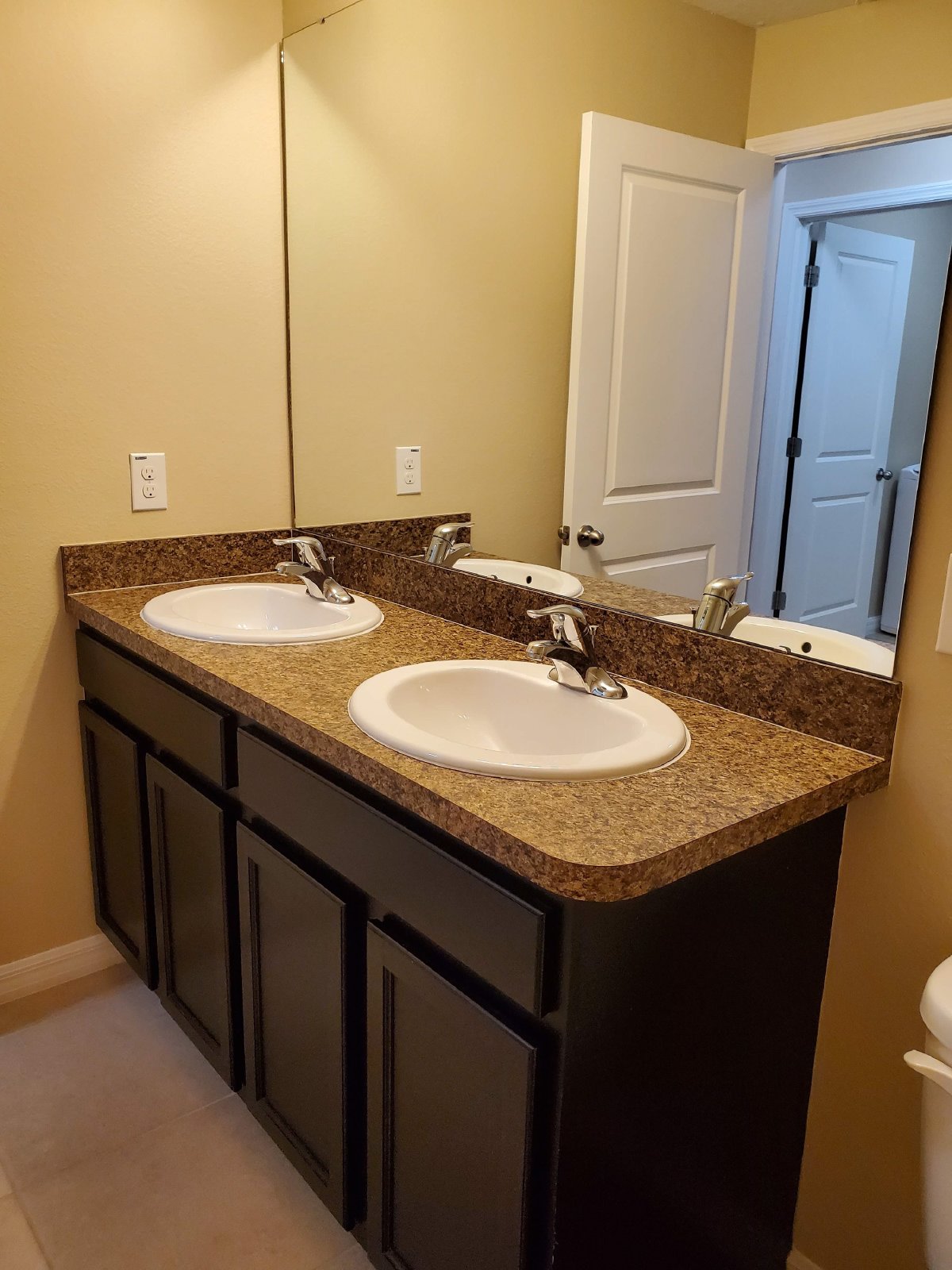 4 Bed, 2.5 Bath Home In EPPERSON Lagoon Community! property image