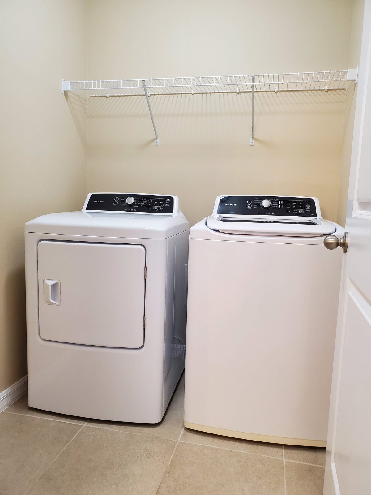 4 Bed, 2.5 Bath Home In EPPERSON Lagoon Community! property image