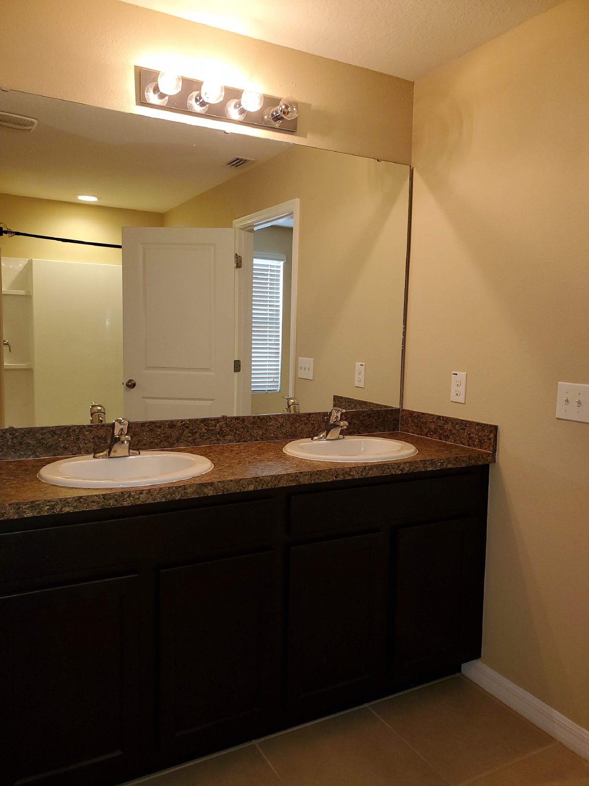 4 Bed, 2.5 Bath Home In EPPERSON Lagoon Community! property image