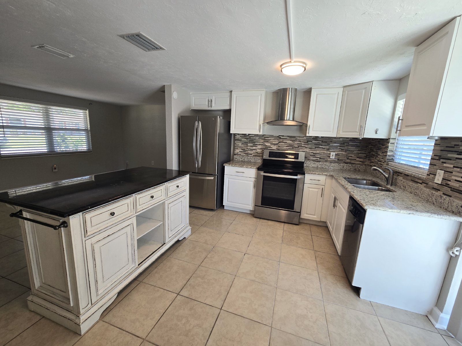 2/2/1 Located in Holiday, FL! Available 5/1! property image