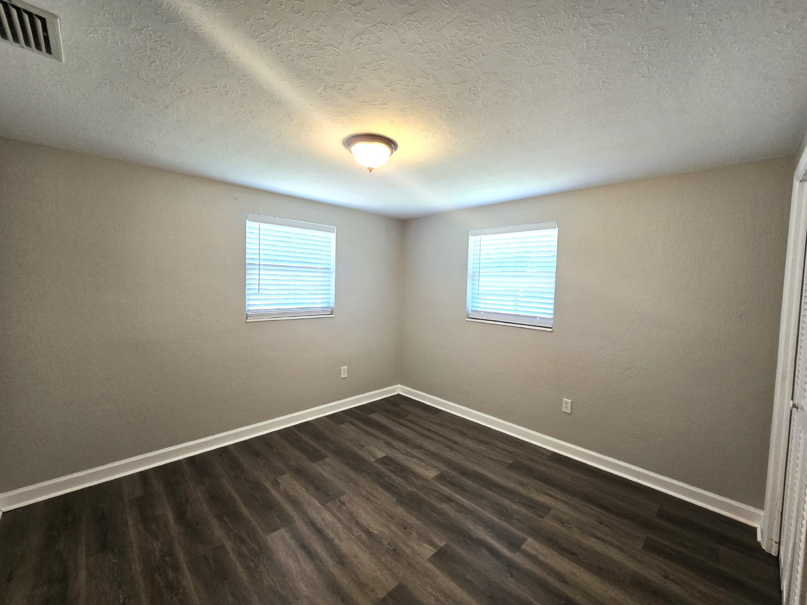 2/2/1 Located in Holiday, FL! Available 5/1! property image