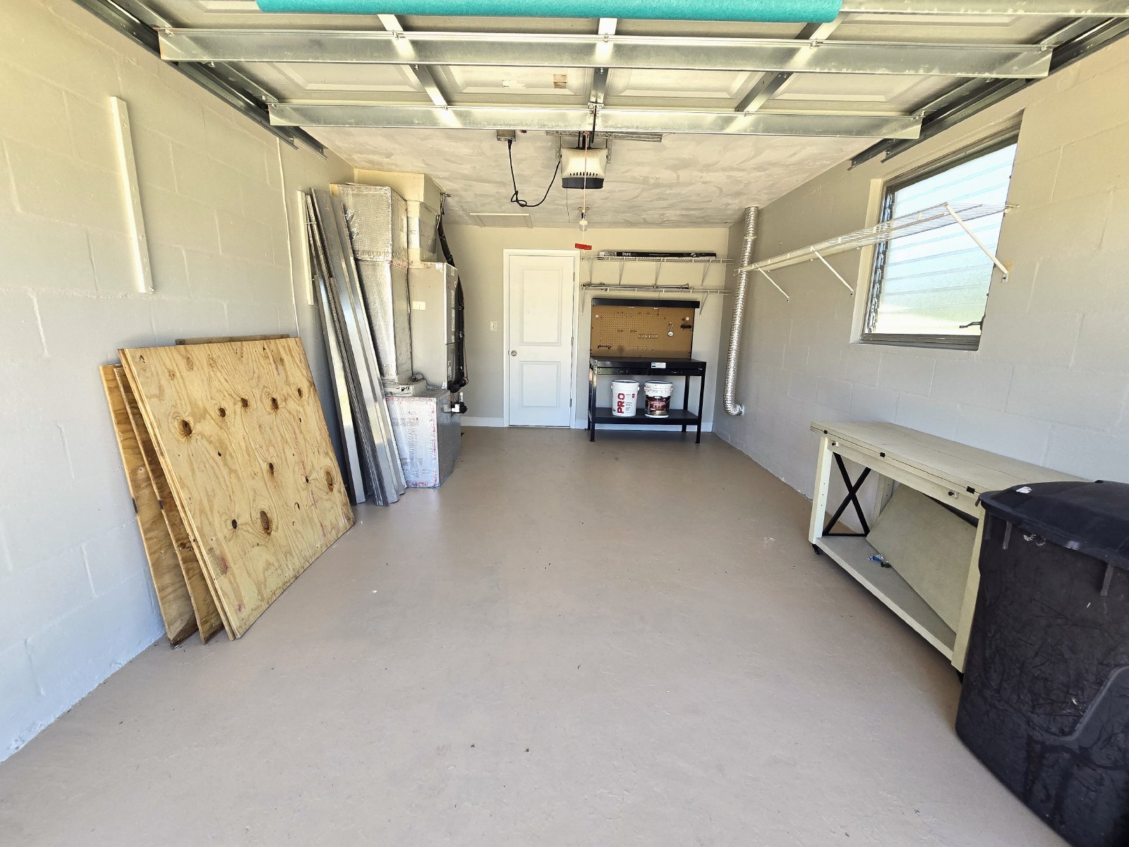 2/2/1 Located in Holiday, FL! Available 5/1! property image