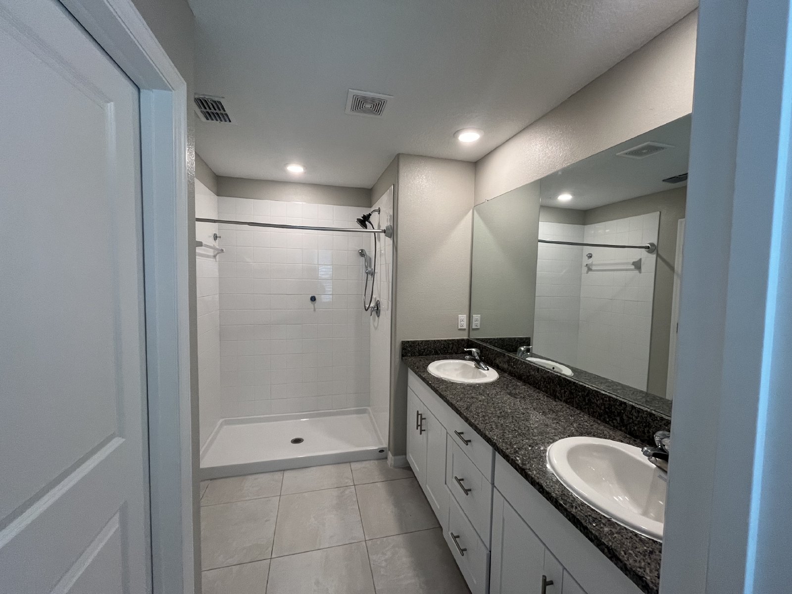 Beautiful 6/3/2 In Villages Of Avalon property image